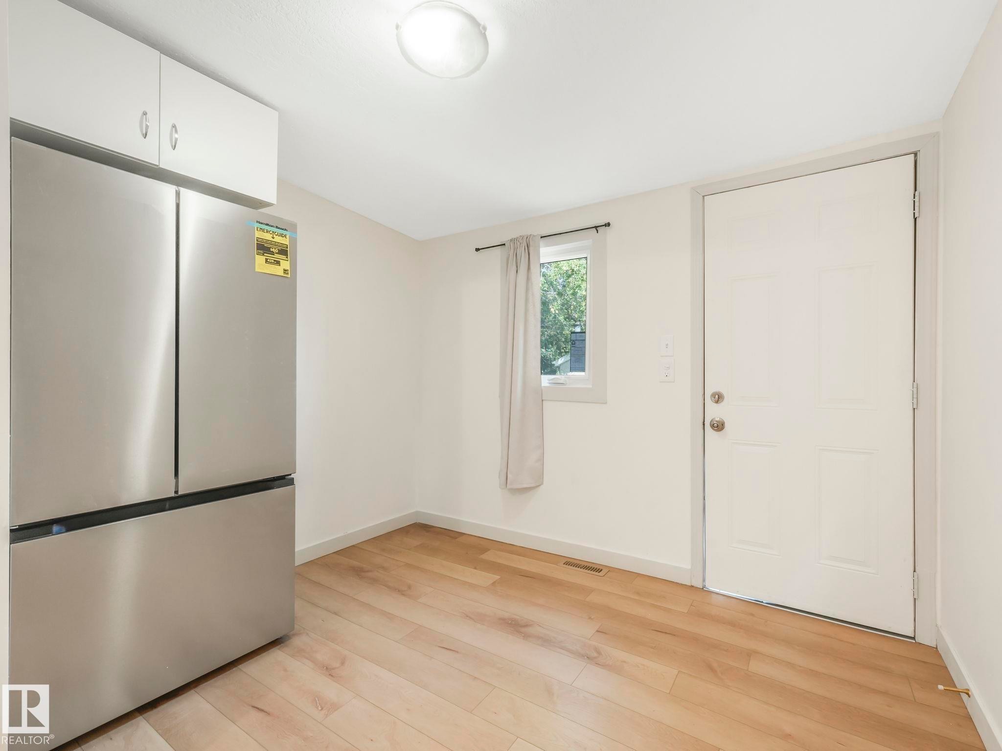 Edmonton, AB - Indoor Photo Showing Other Room