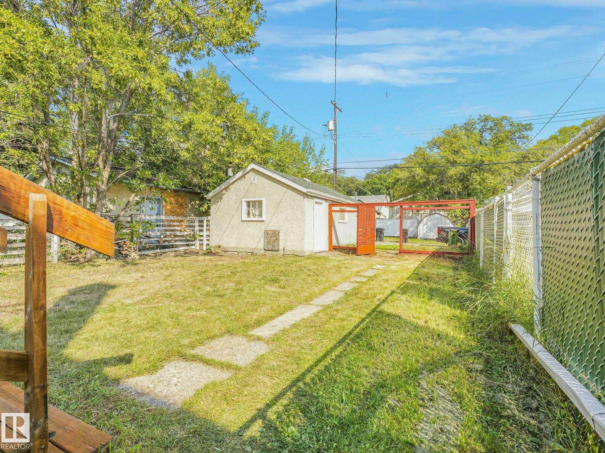 Edmonton, AB - Outdoor