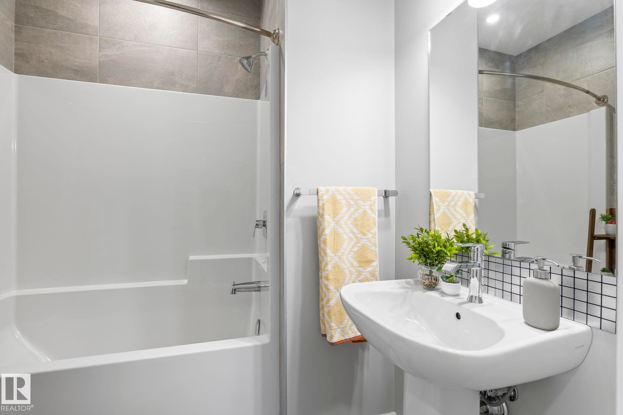 73 Redspur Drive, St. Albert, AB - Indoor Photo Showing Bathroom