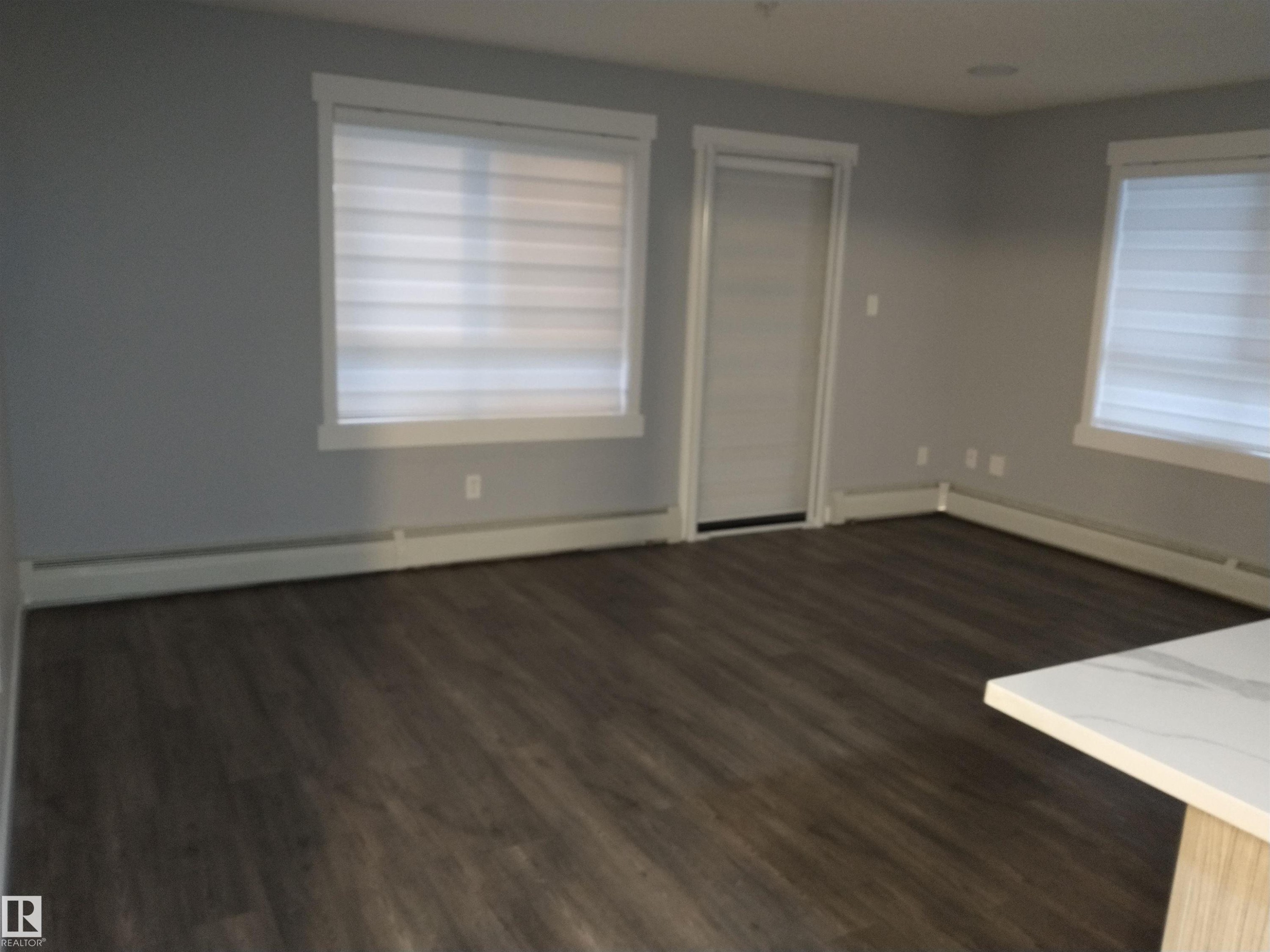 Edmonton, AB - Indoor Photo Showing Other Room