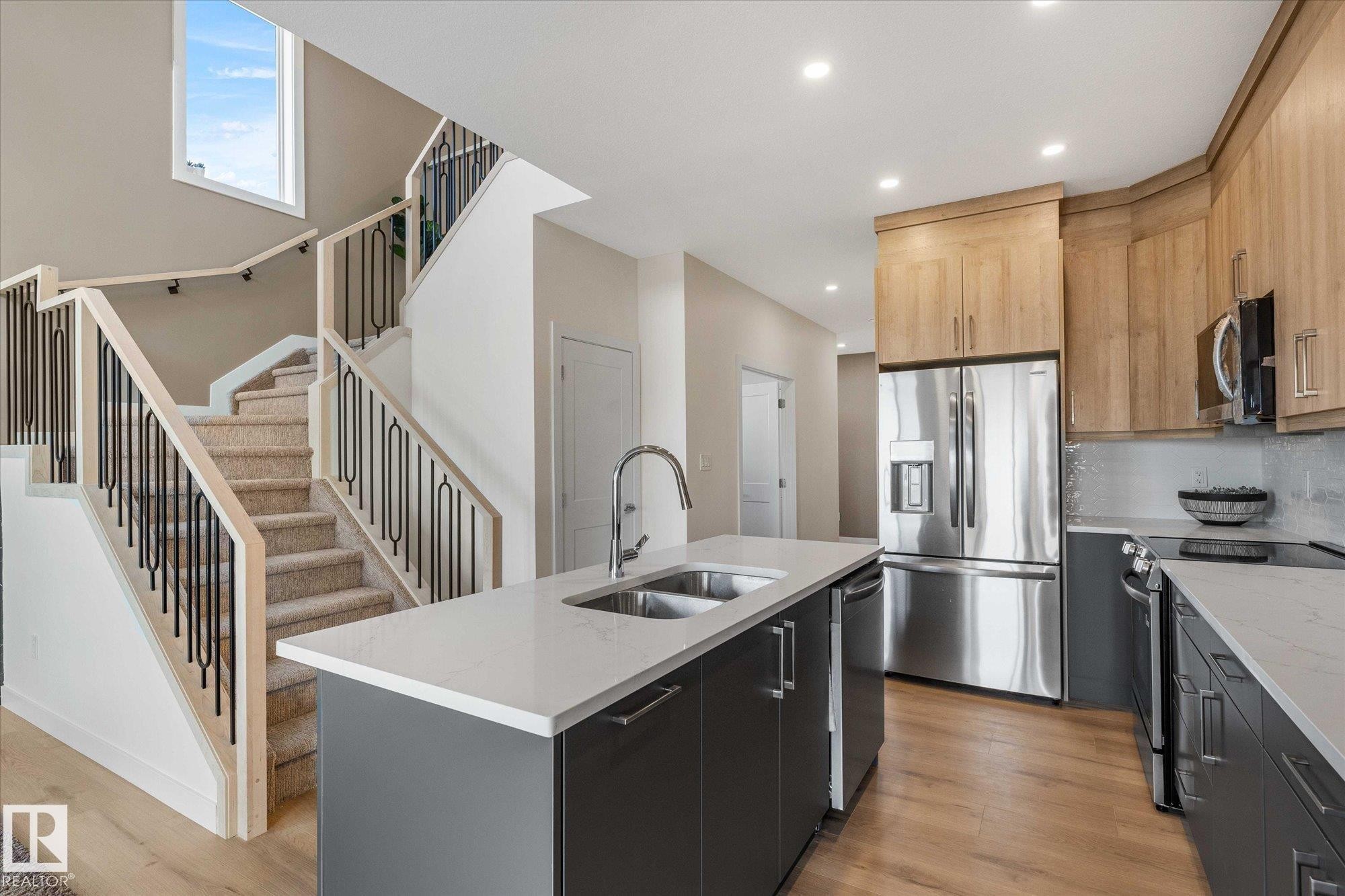 2013 154 Avenue, Edmonton, AB - Indoor Photo Showing Kitchen With Double Sink With Upgraded Kitchen