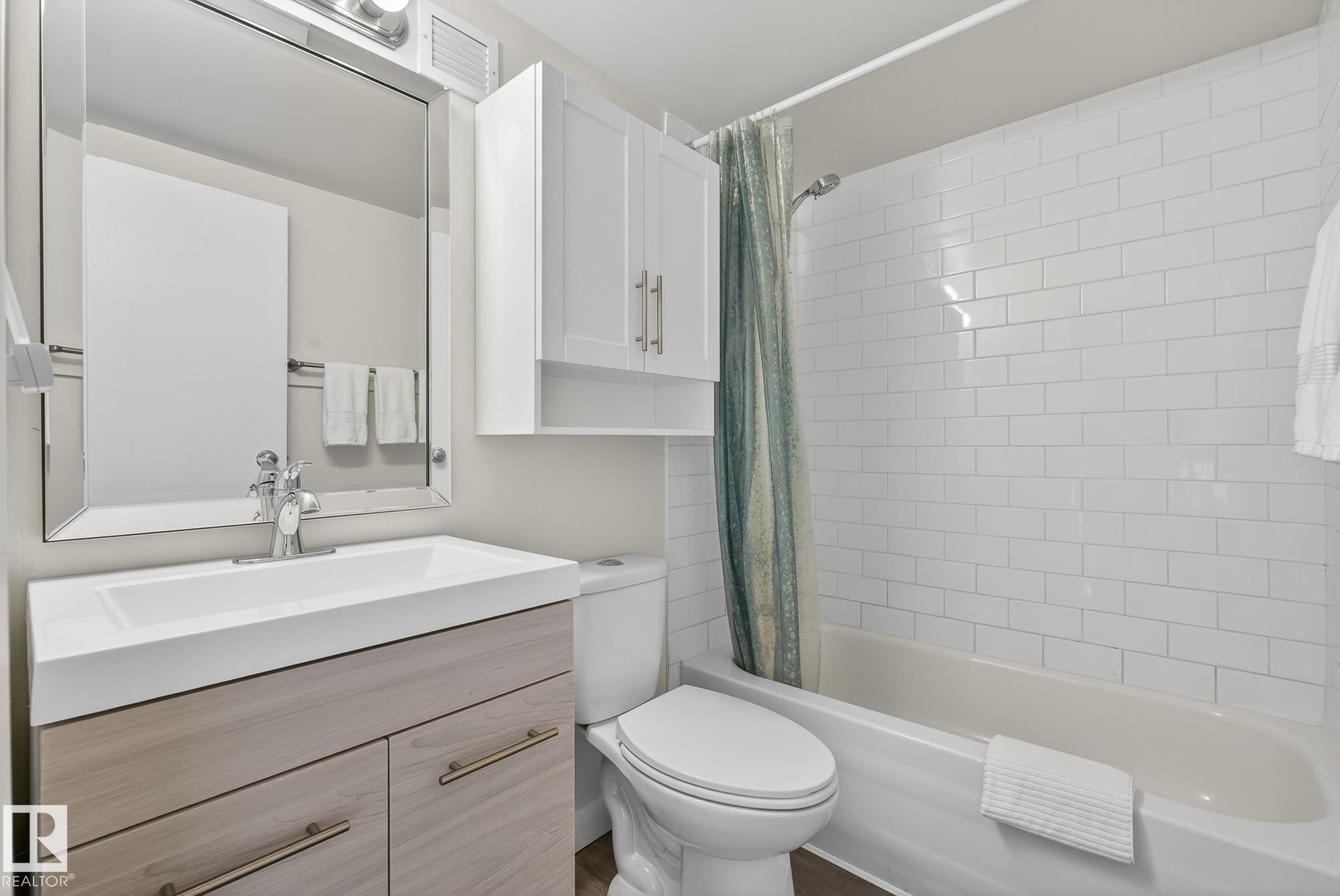308 9710 105 Street, Edmonton, AB - Indoor Photo Showing Bathroom