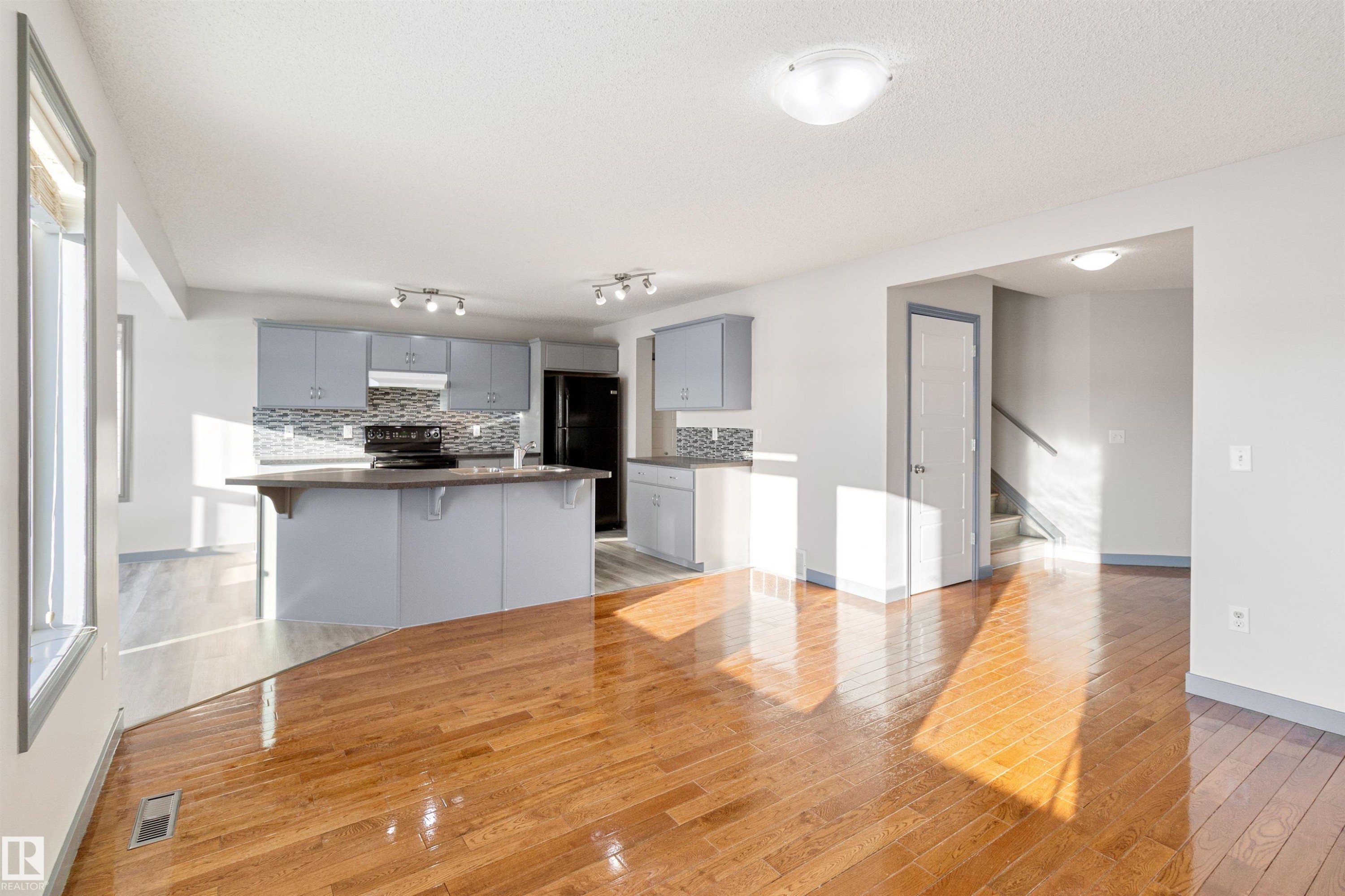 75 Dunlop Wynd, Leduc, AB - Indoor Photo Showing Kitchen