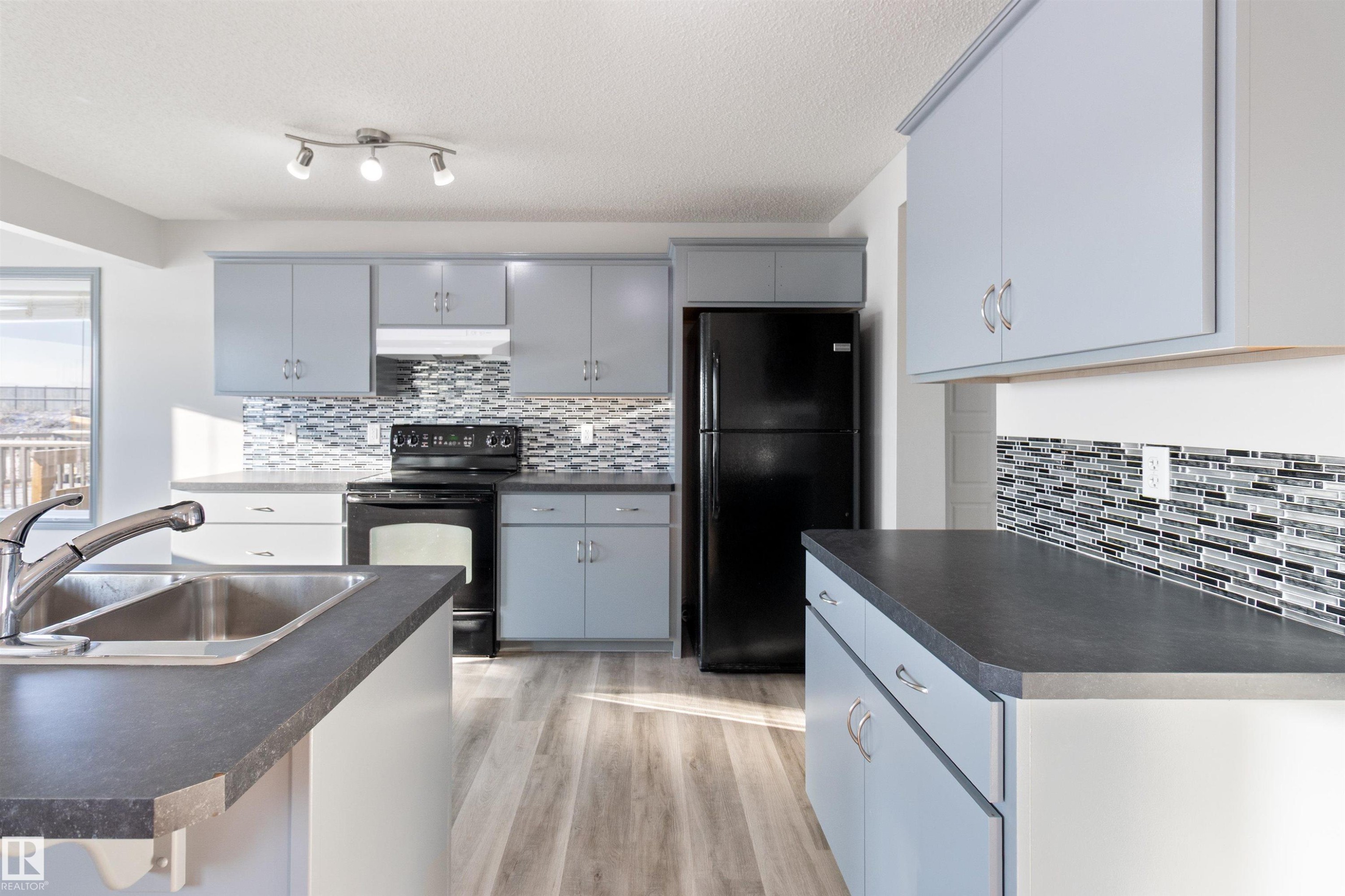 75 Dunlop Wynd, Leduc, AB - Indoor Photo Showing Kitchen With Double Sink