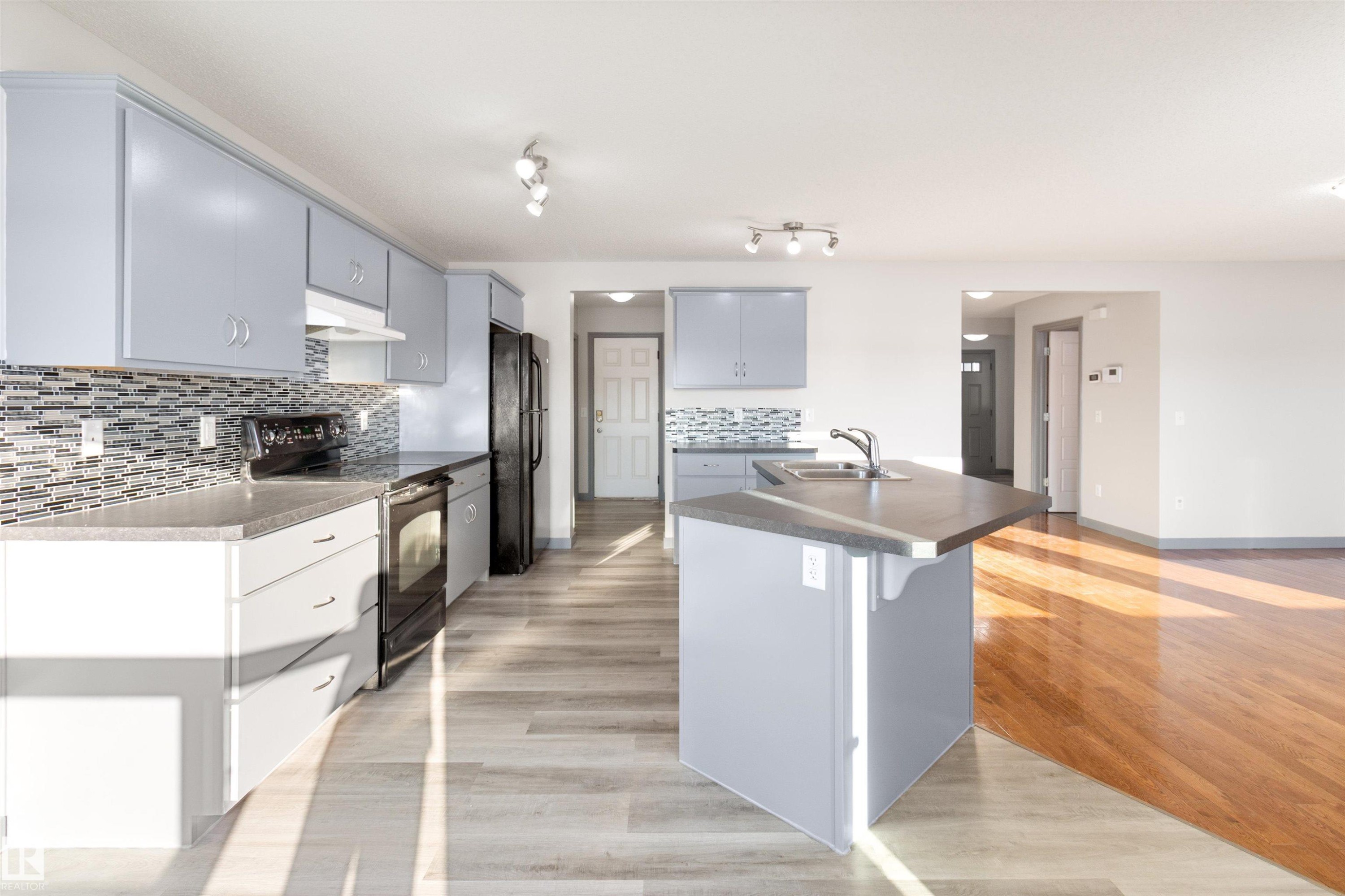 75 Dunlop Wynd, Leduc, AB - Indoor Photo Showing Kitchen With Double Sink With Upgraded Kitchen