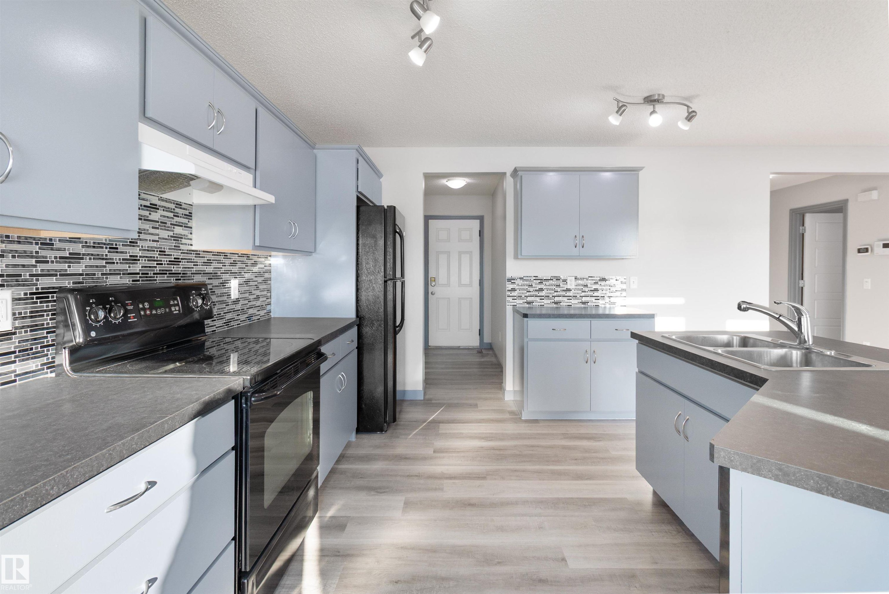75 Dunlop Wynd, Leduc, AB - Indoor Photo Showing Kitchen With Double Sink
