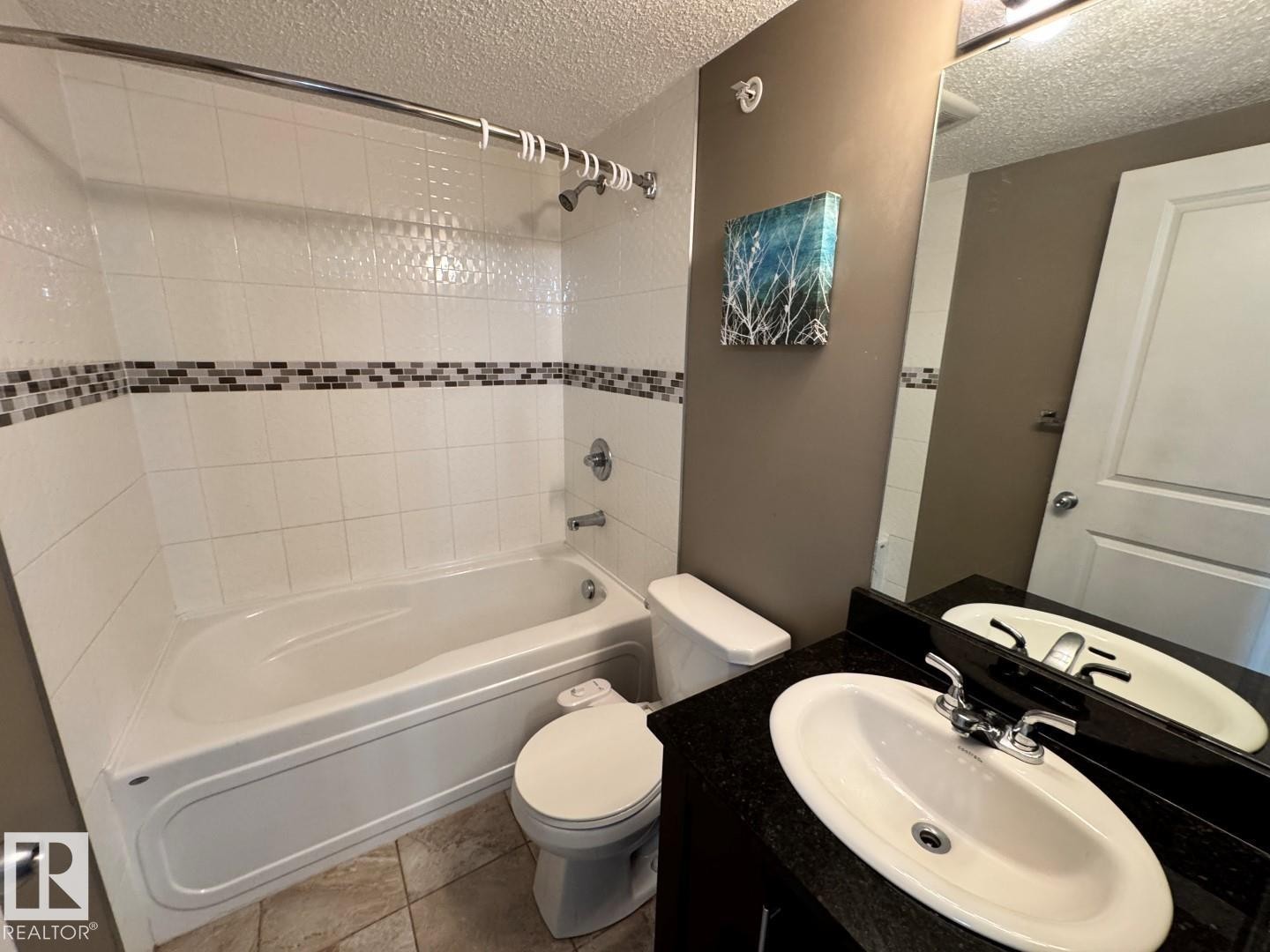 421 107 Watt Common, Edmonton, AB - Indoor Photo Showing Bathroom