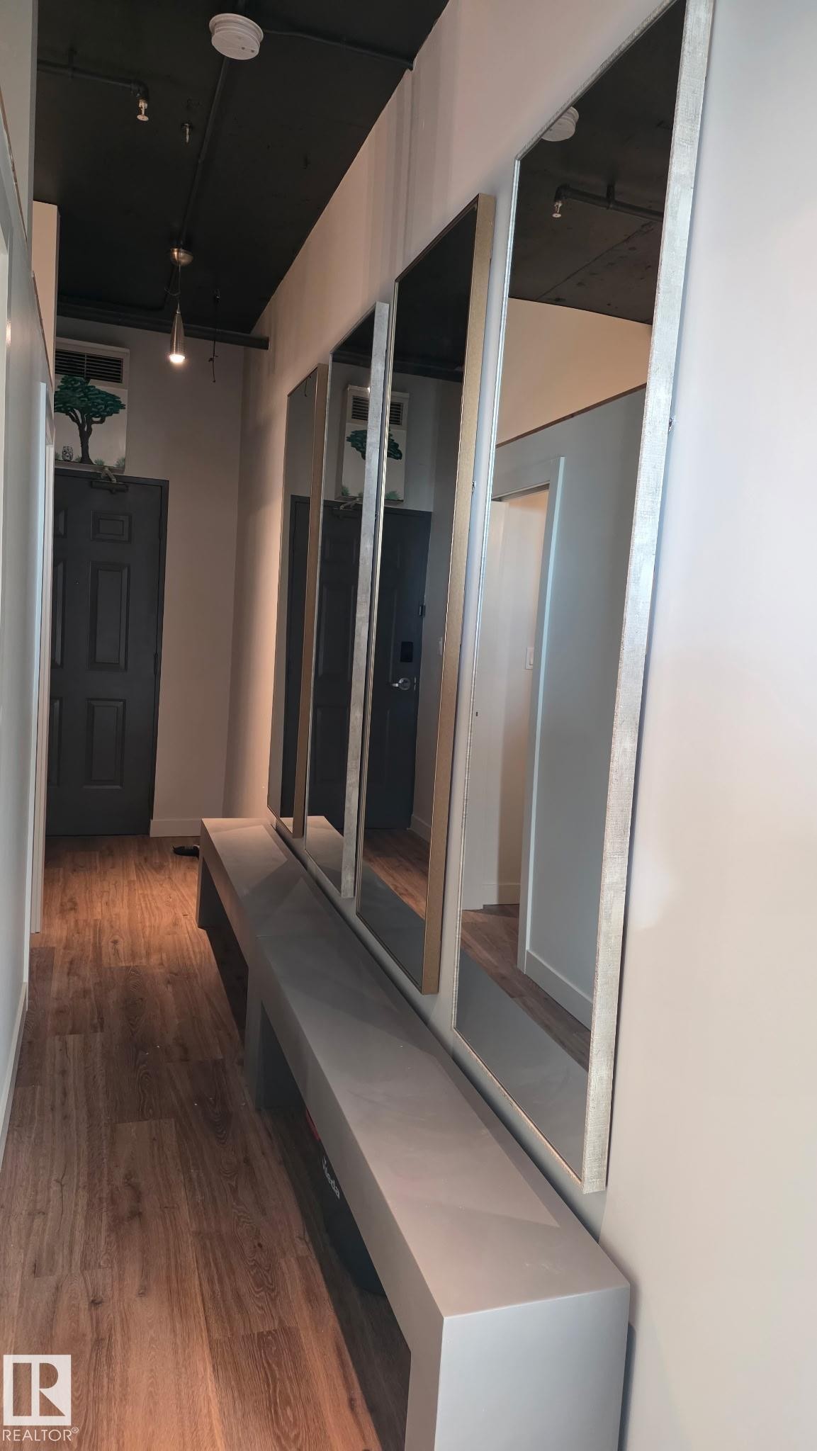 Edmonton, AB - Photo Showing Other Room