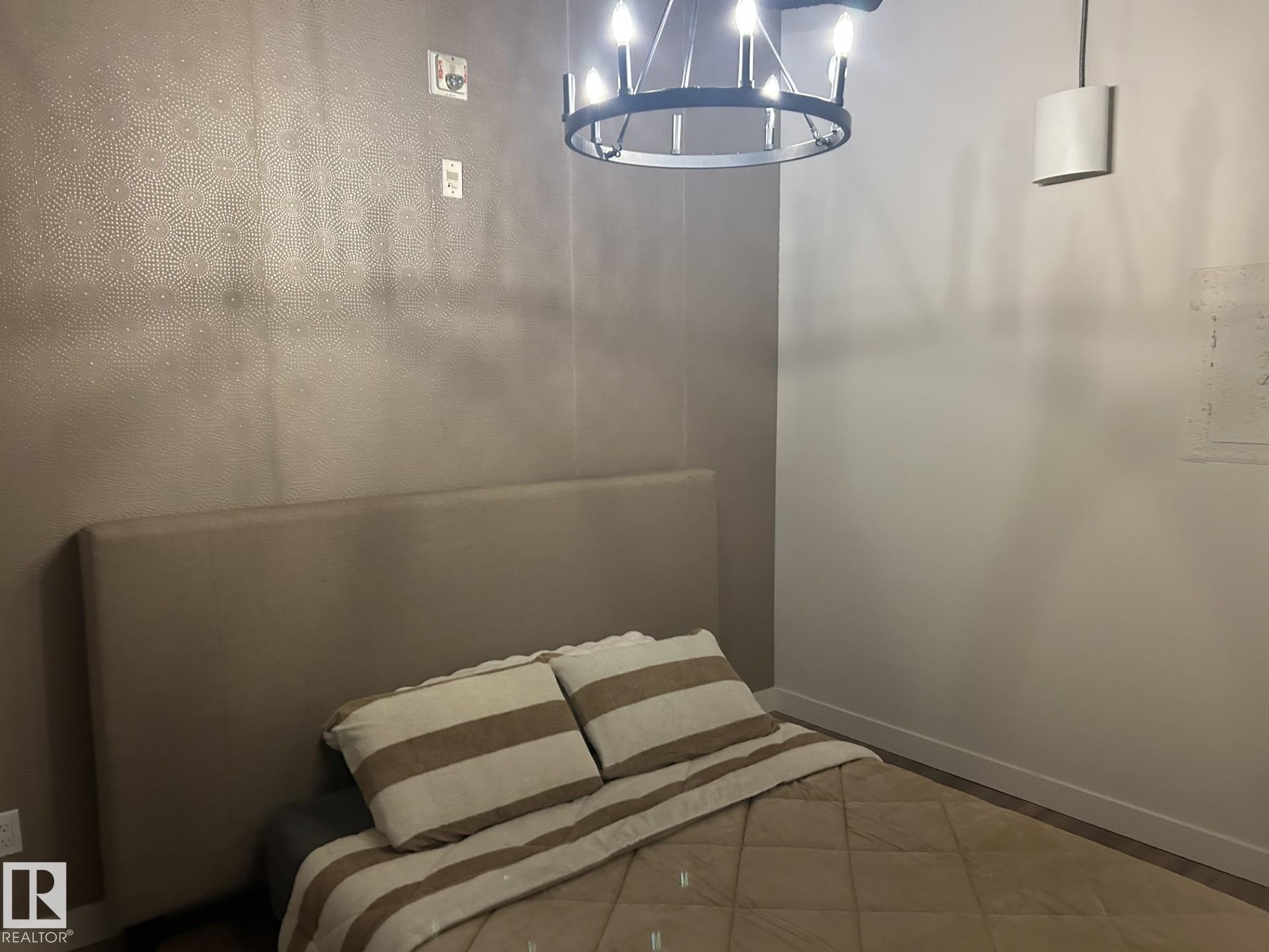 Edmonton, AB - Indoor