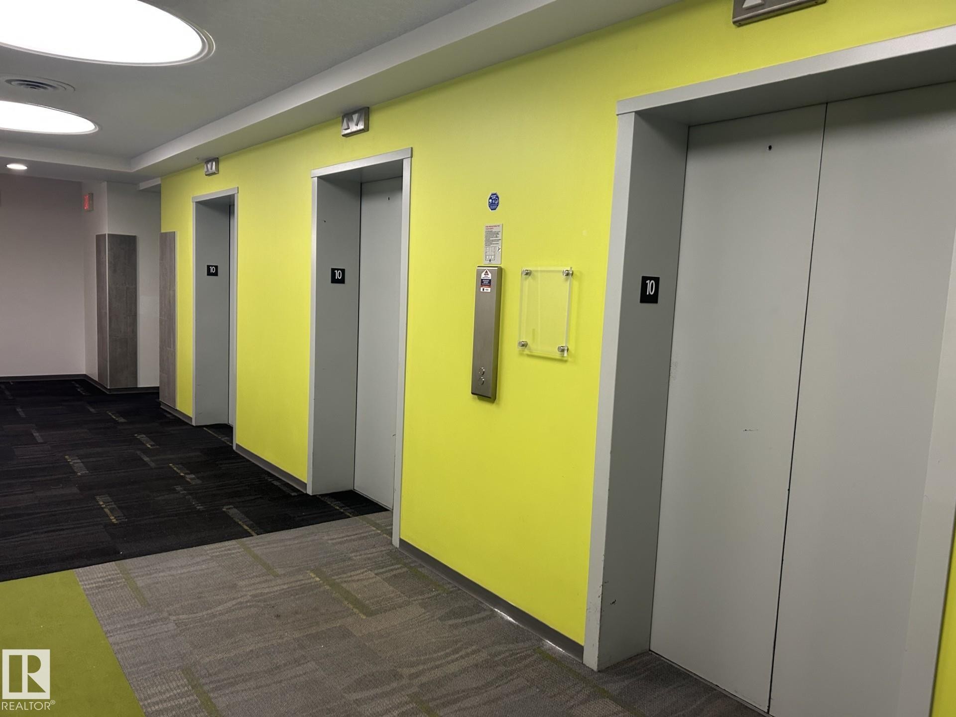 Edmonton, AB - Indoor Photo Showing Other Room