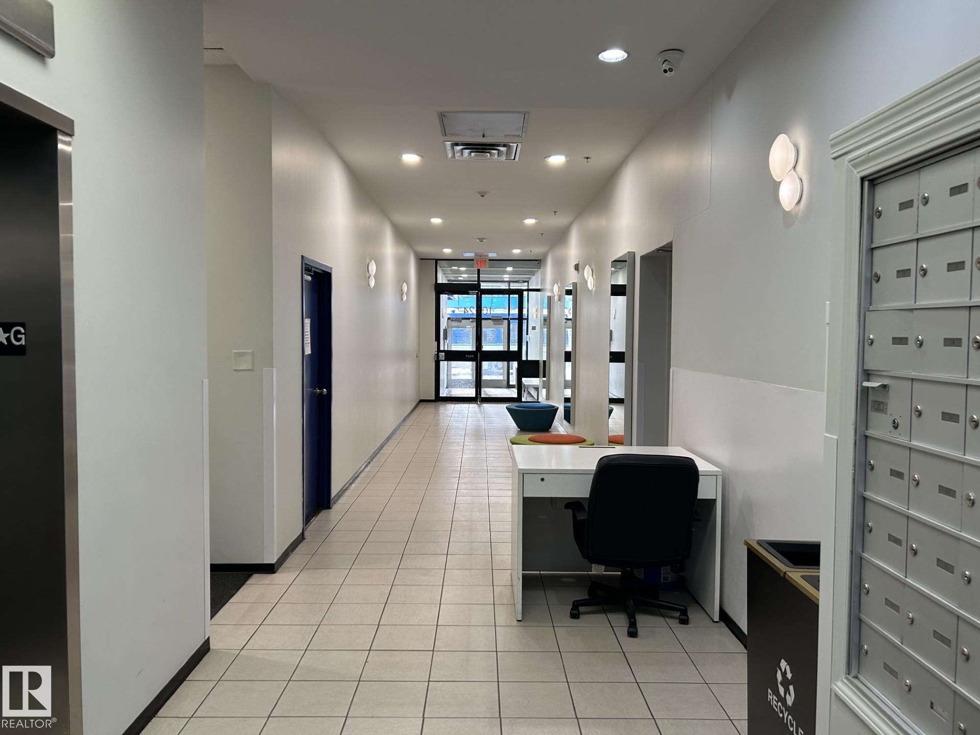 1012 10024 Jasper Avenue, Edmonton, AB - Indoor Photo Showing Other Room