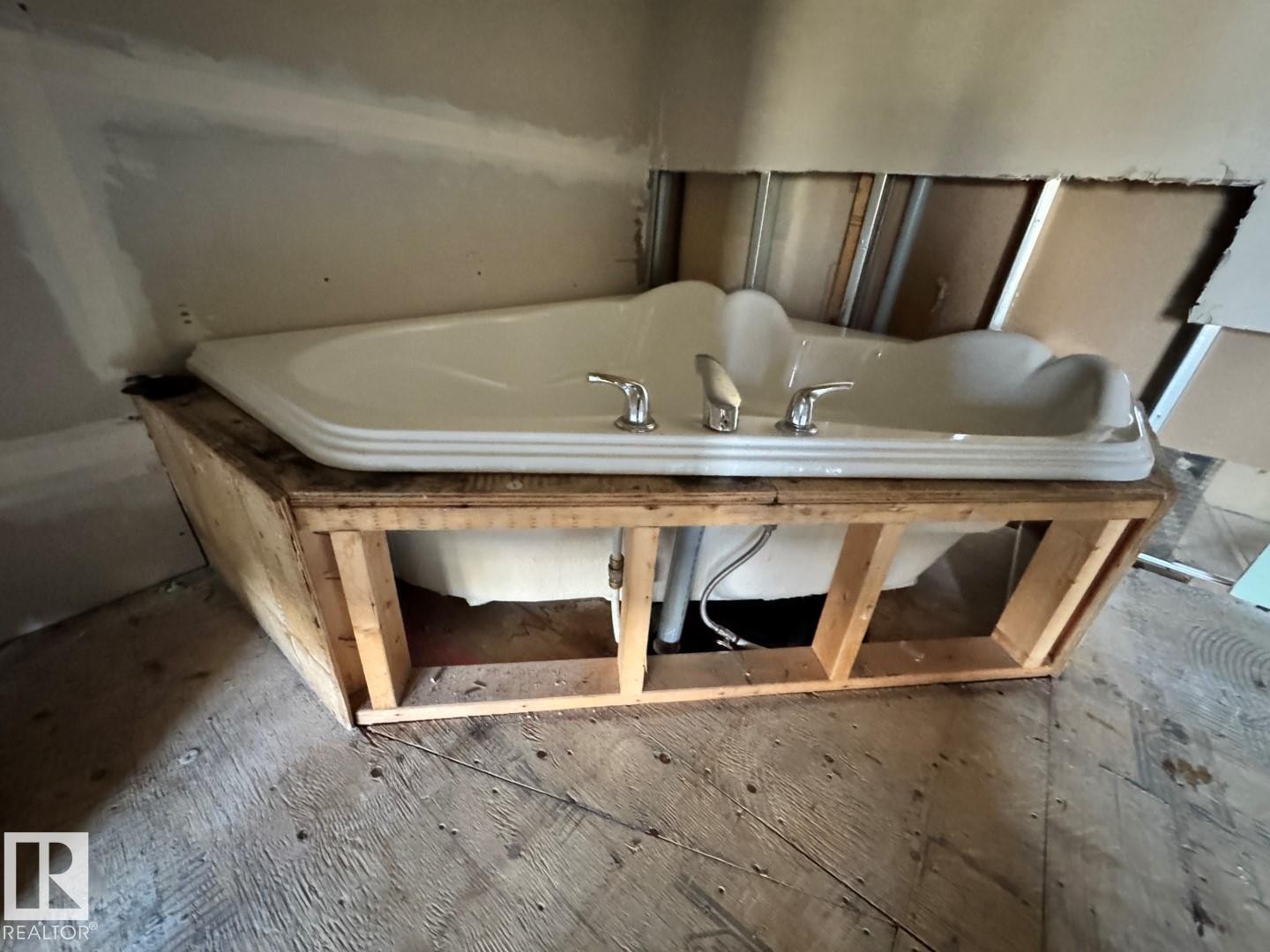 502 10179 105 Street, Edmonton, AB - Indoor