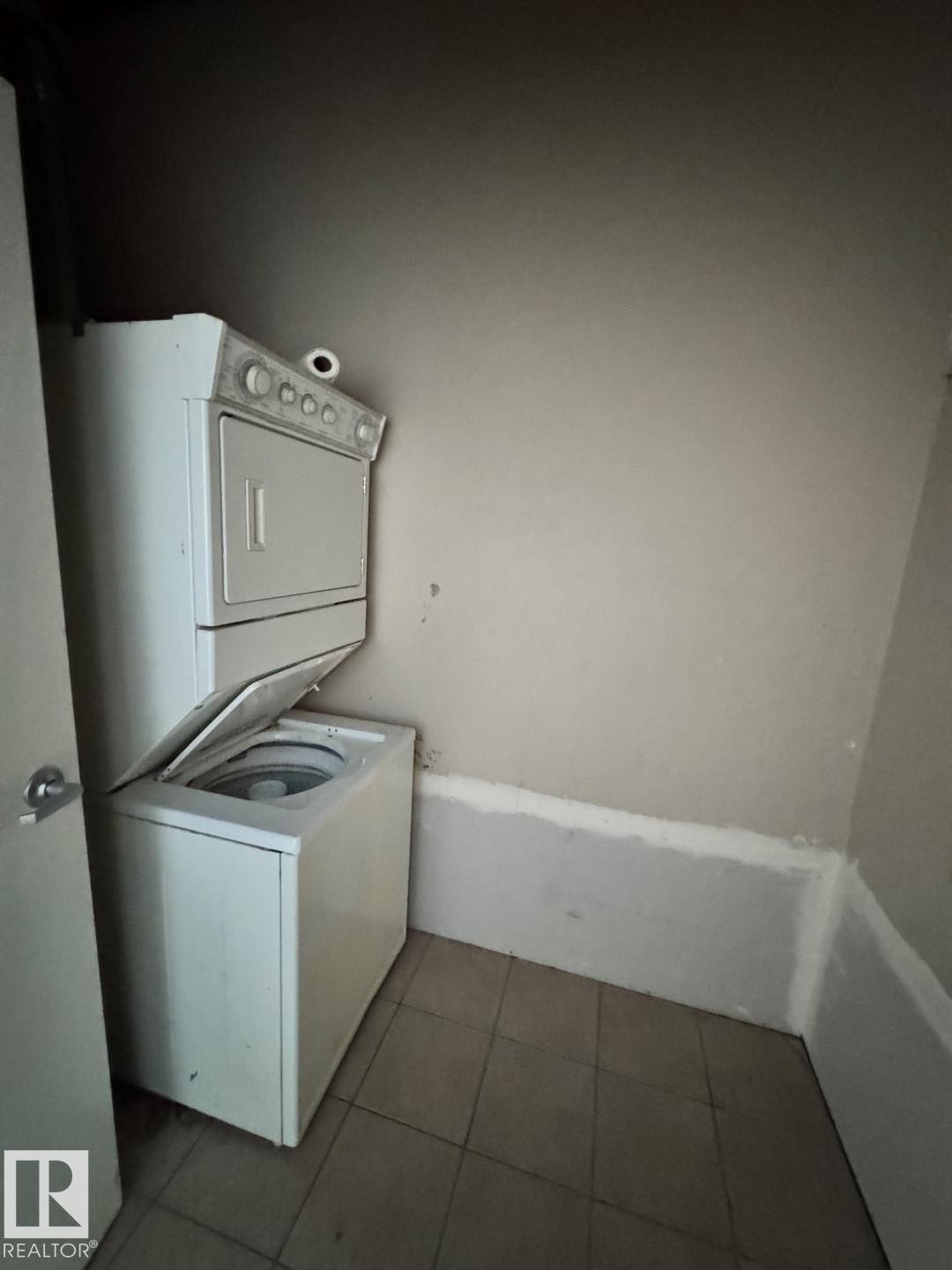 502 10179 105 Street, Edmonton, AB - Indoor Photo Showing Laundry Room