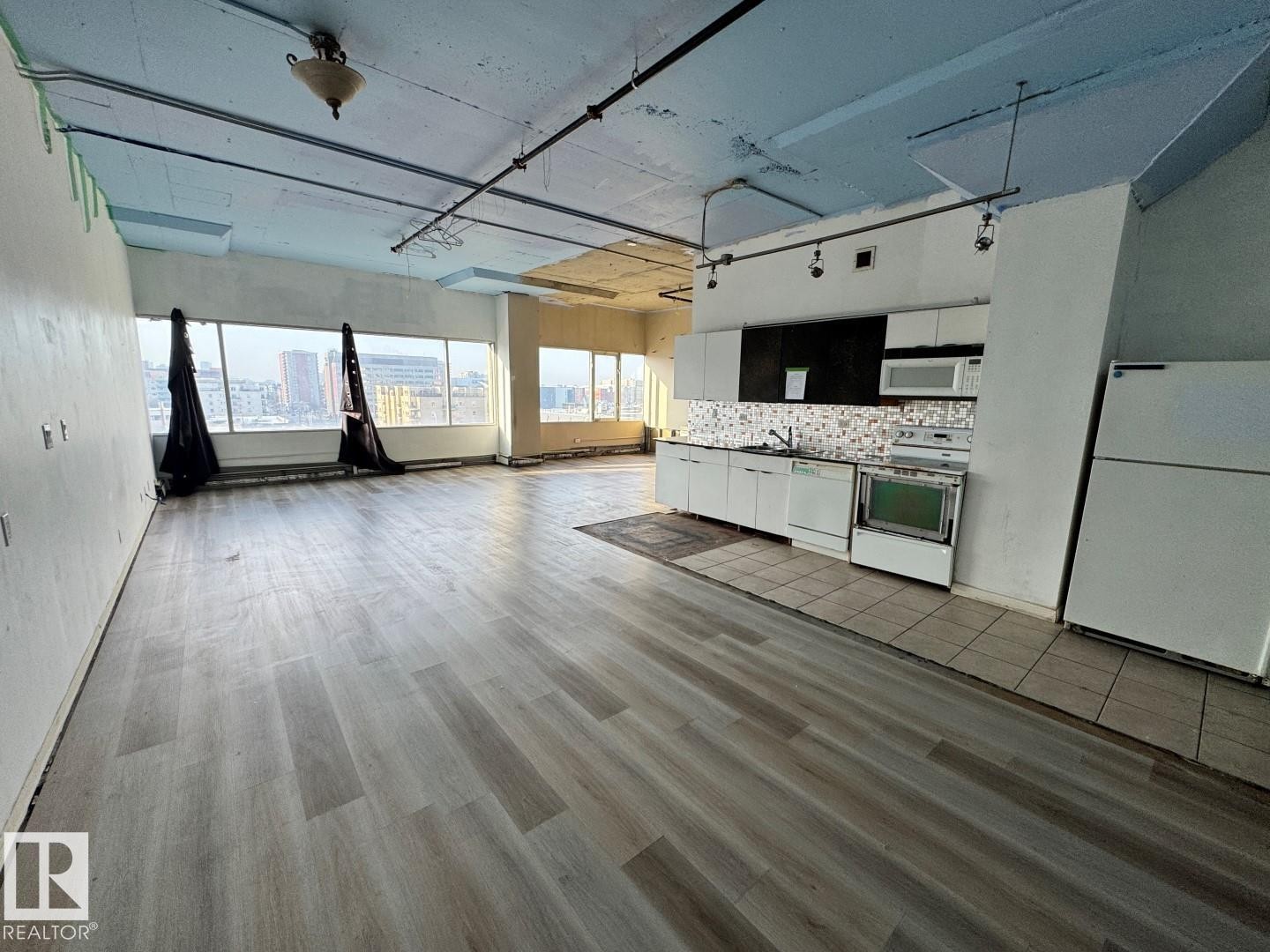 502 10179 105 Street, Edmonton, AB - Indoor