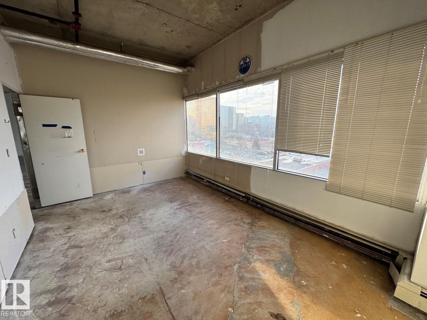 502 10179 105 Street, Edmonton, AB - Indoor