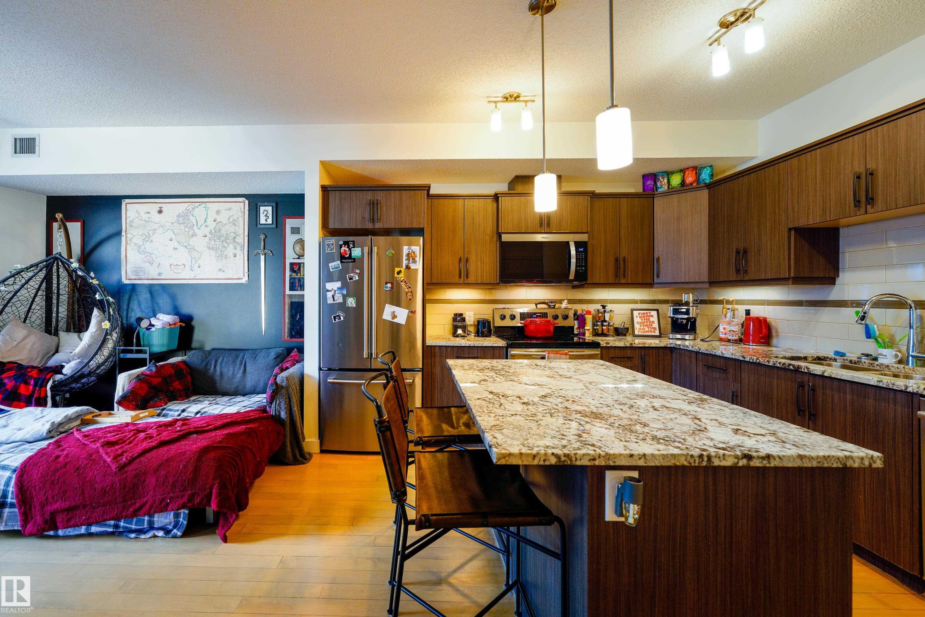 319 10523 123 Street, Edmonton, AB - Indoor Photo Showing Kitchen