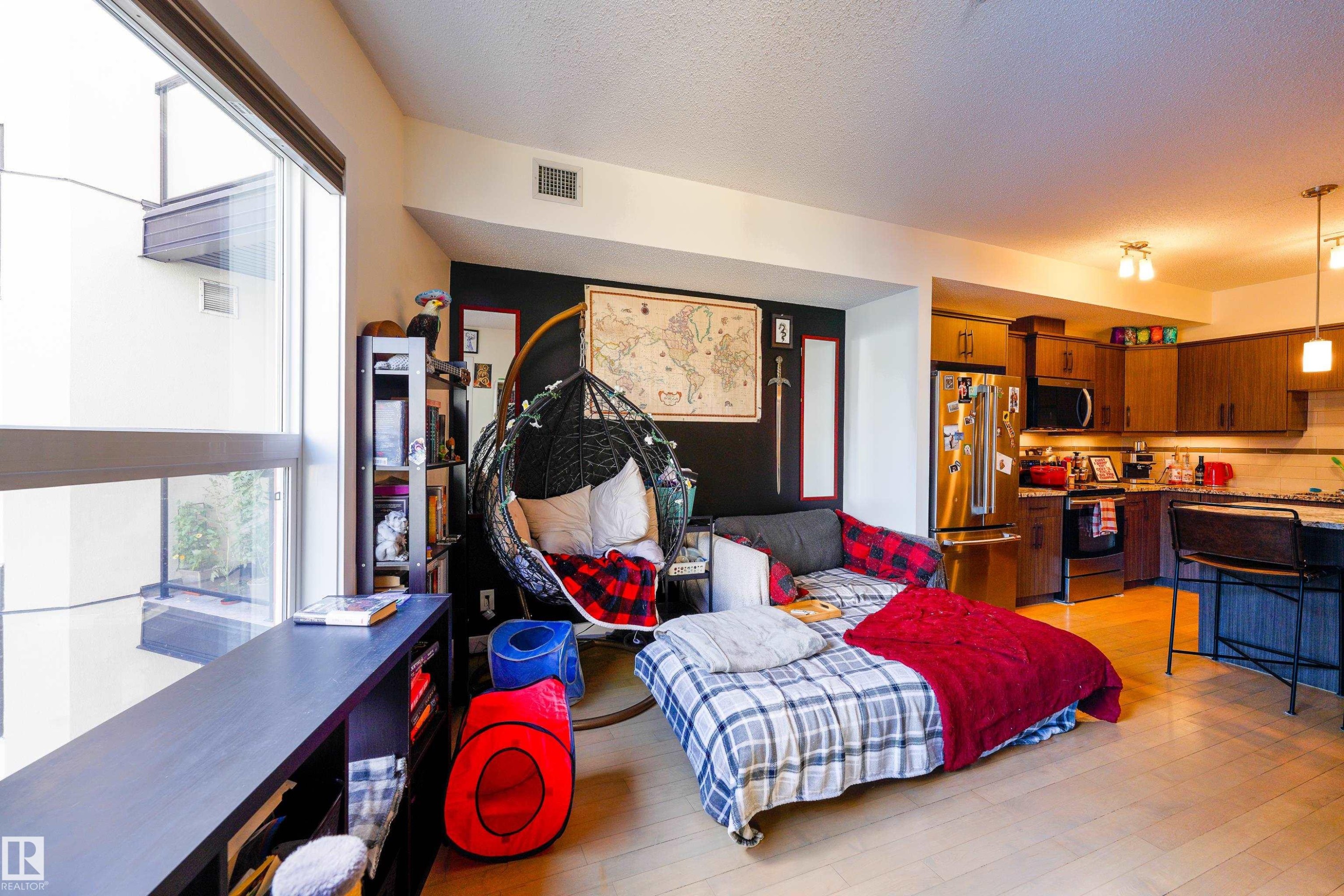 319 10523 123 Street, Edmonton, AB - Indoor