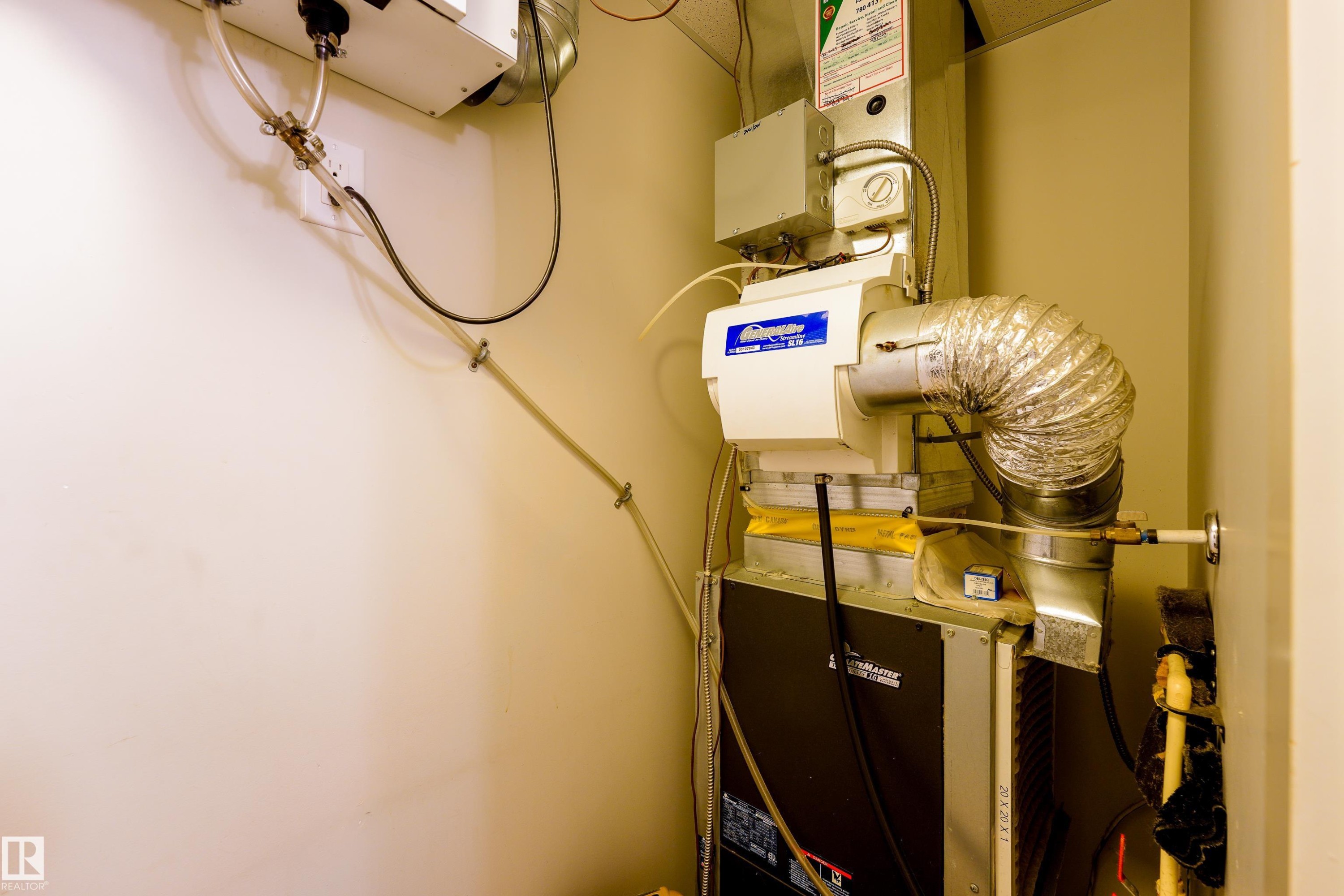 319 10523 123 Street, Edmonton, AB - Indoor