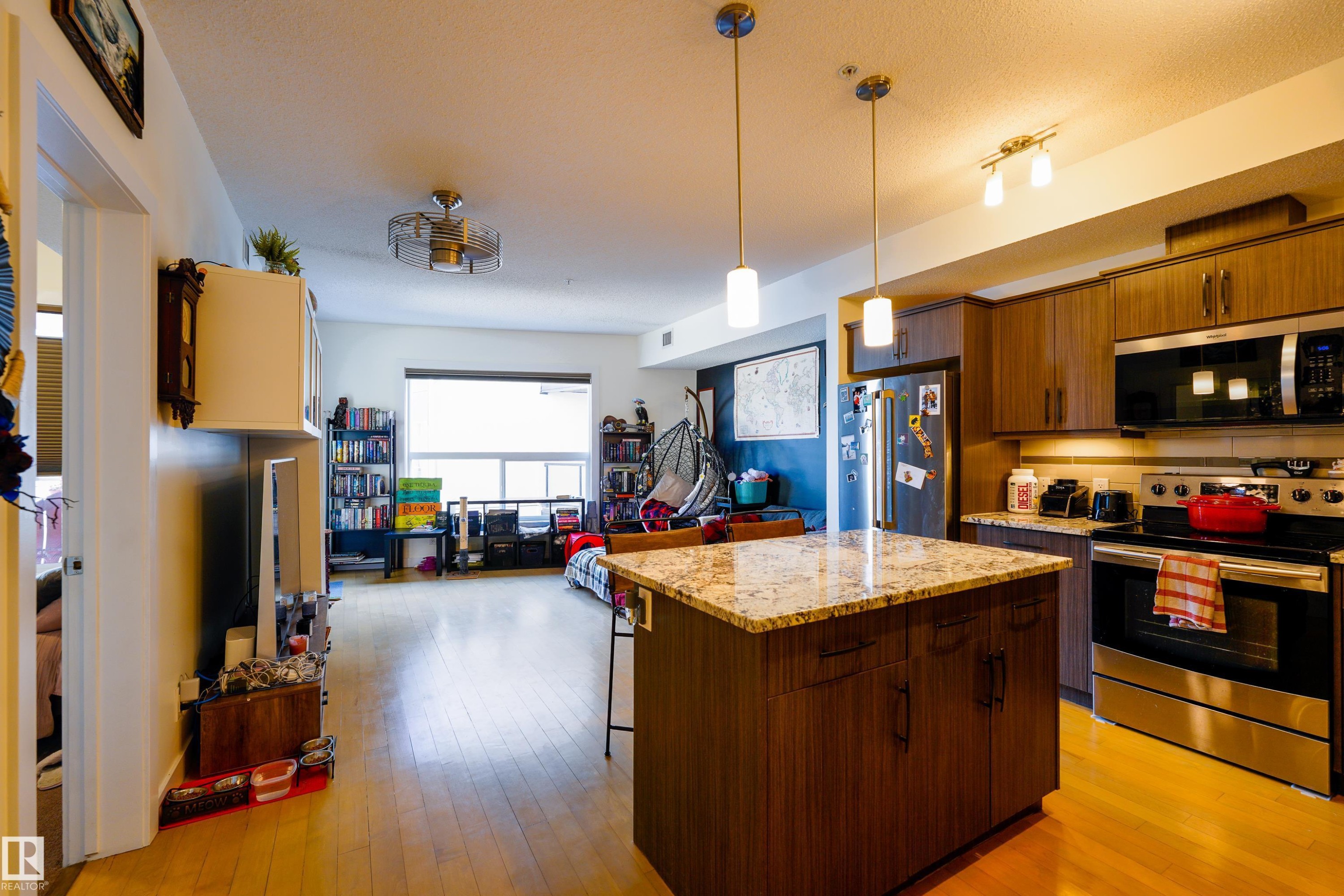 319 10523 123 Street, Edmonton, AB - Indoor Photo Showing Kitchen