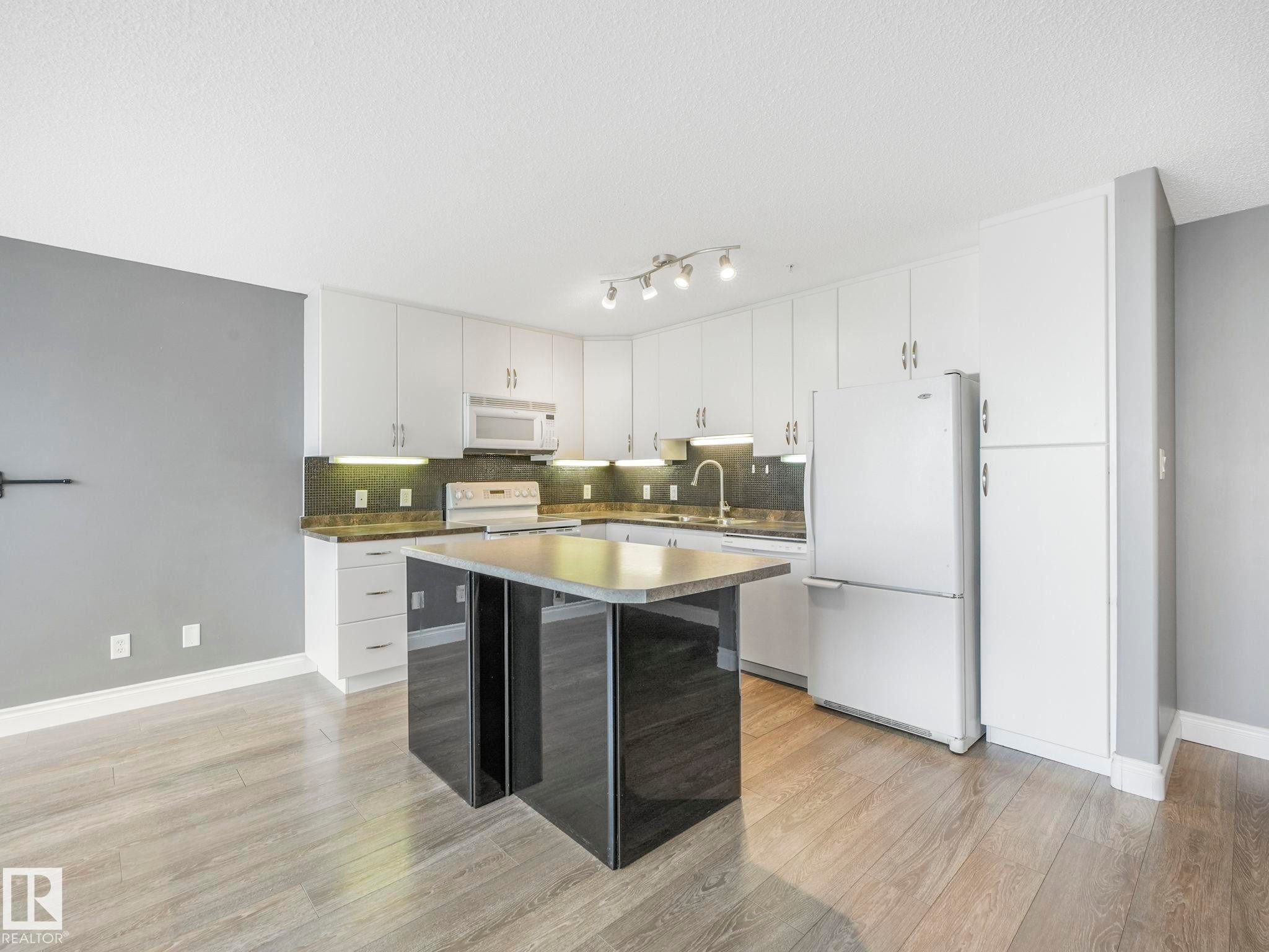332 16035 132 Street, Edmonton, AB - Indoor Photo Showing Kitchen