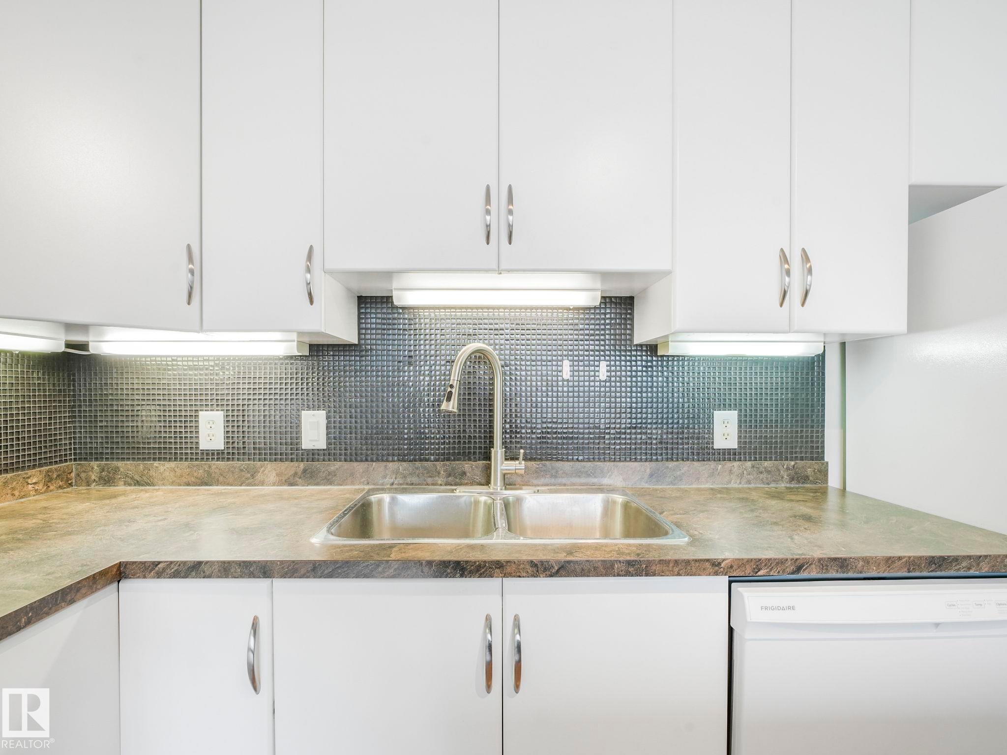 332 16035 132 Street, Edmonton, AB - Indoor Photo Showing Kitchen