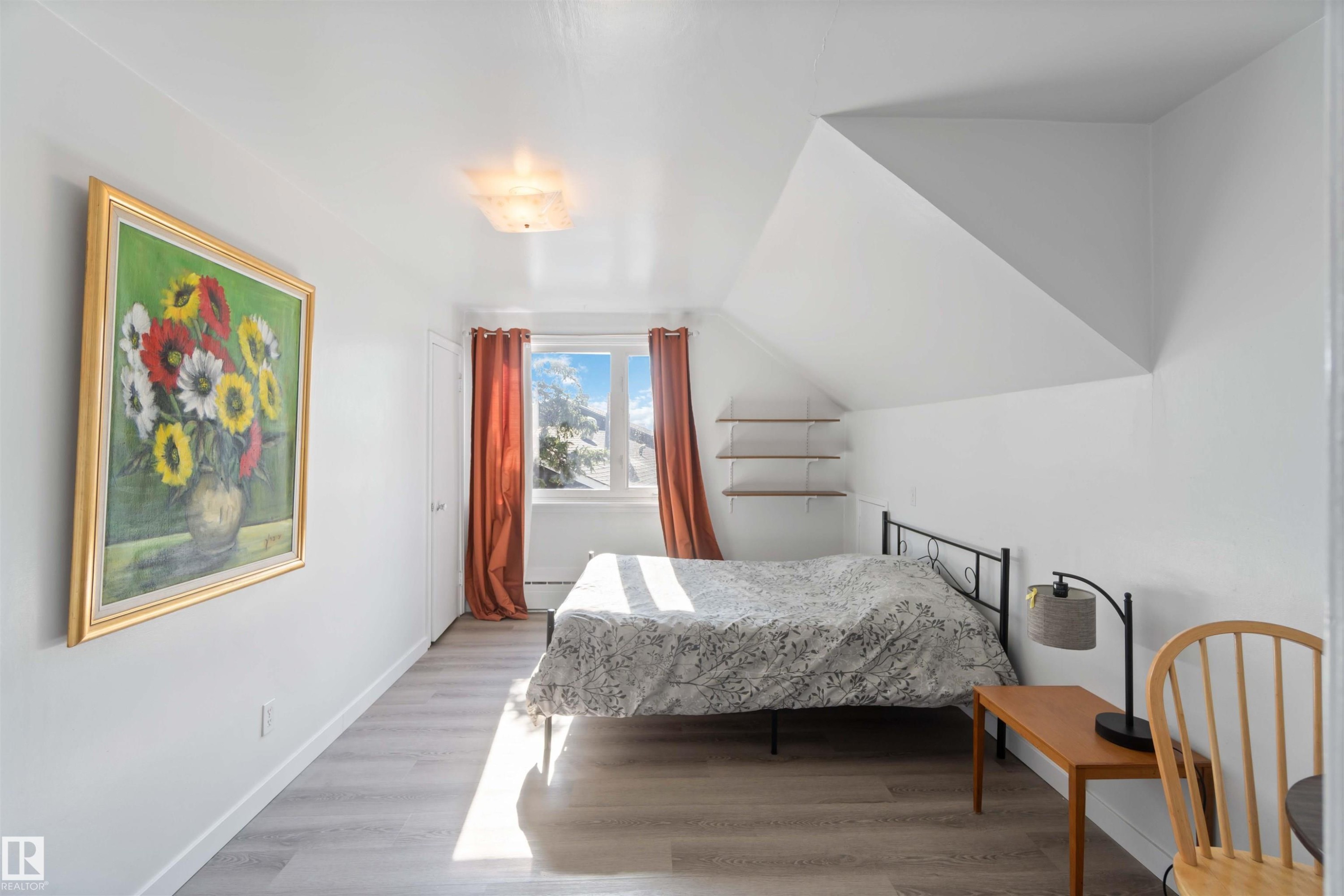 11022 110 Avenue, Edmonton, AB - Indoor