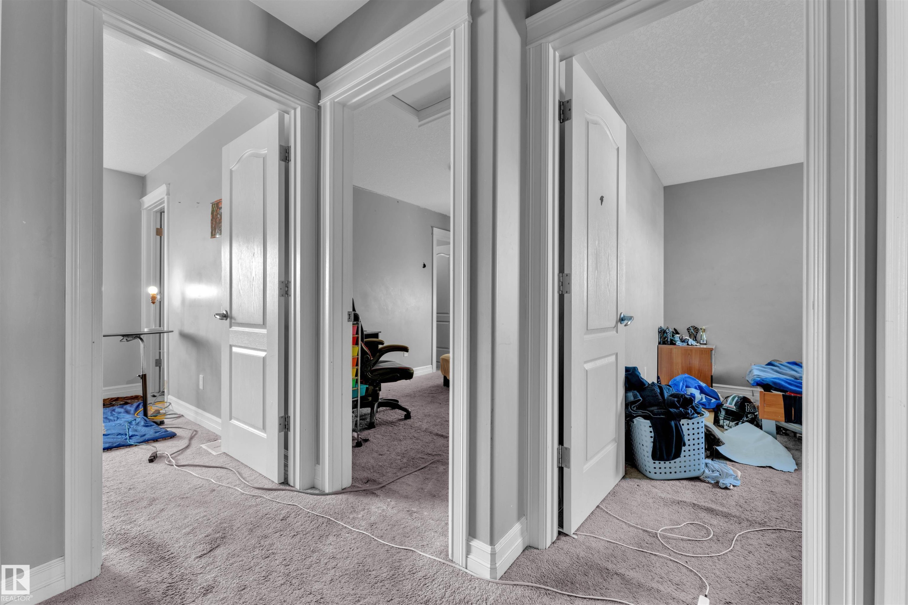 Corridor with carpet flooring and baseboards - 3015 26 Ave Nw, Edmonton, AB - Indoor Photo Showing Other Room