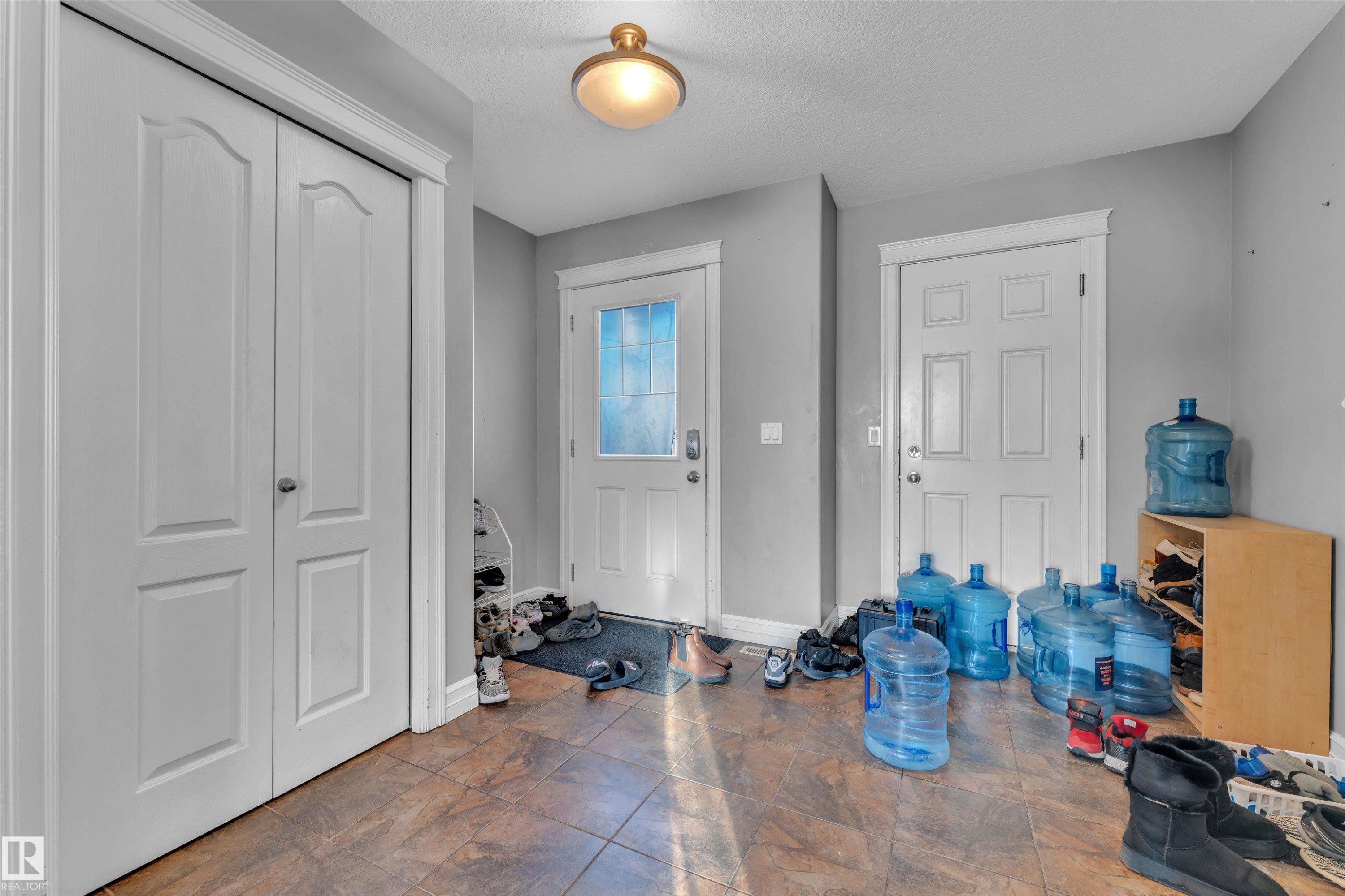 Entrance foyer with baseboards and a textured ceiling - 3015 26 Ave Nw, Edmonton, AB - Indoor Photo Showing Other Room