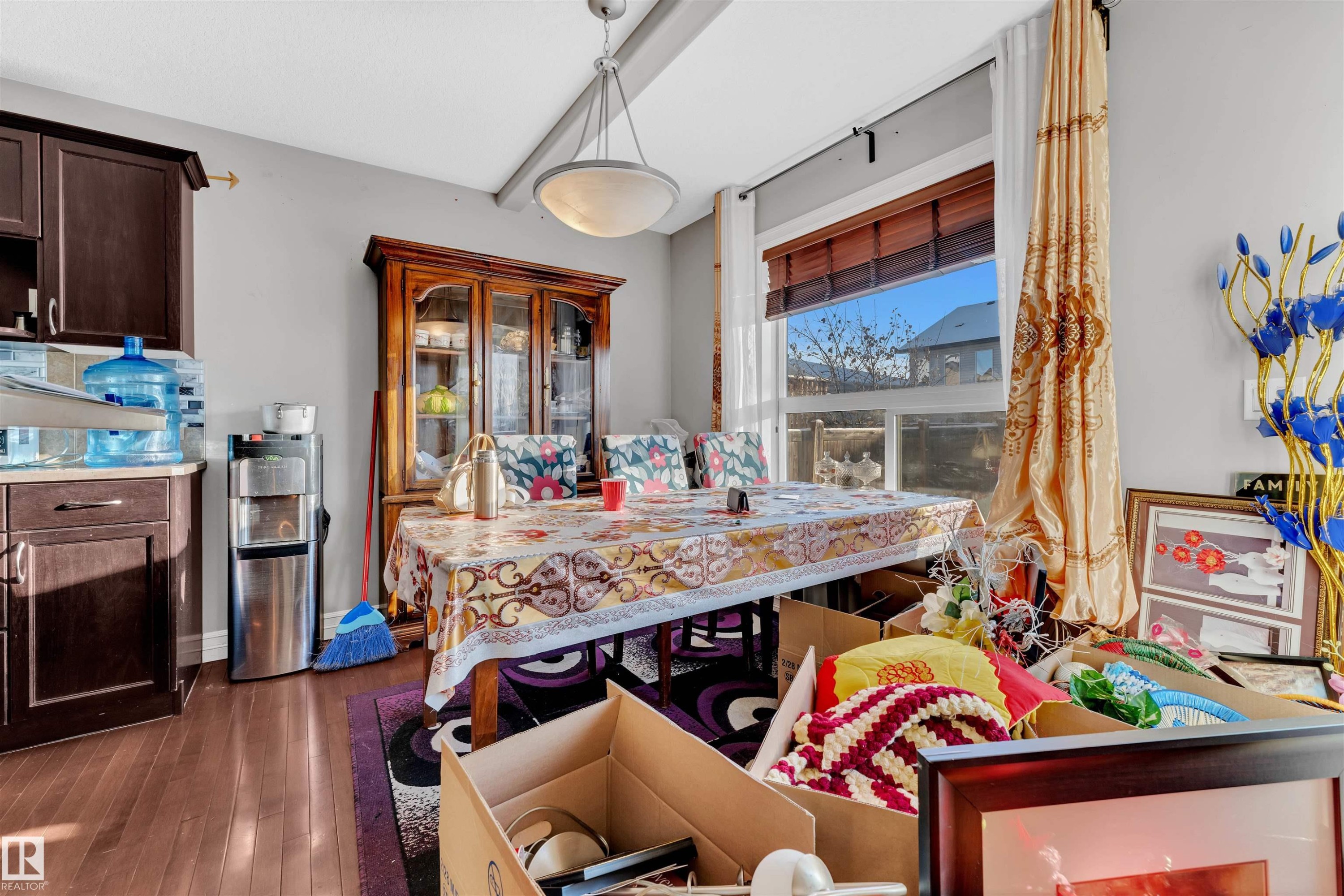 Dining space with dark wood-style flooring and baseboards - 3015 26 Ave Nw, Edmonton, AB - Indoor
