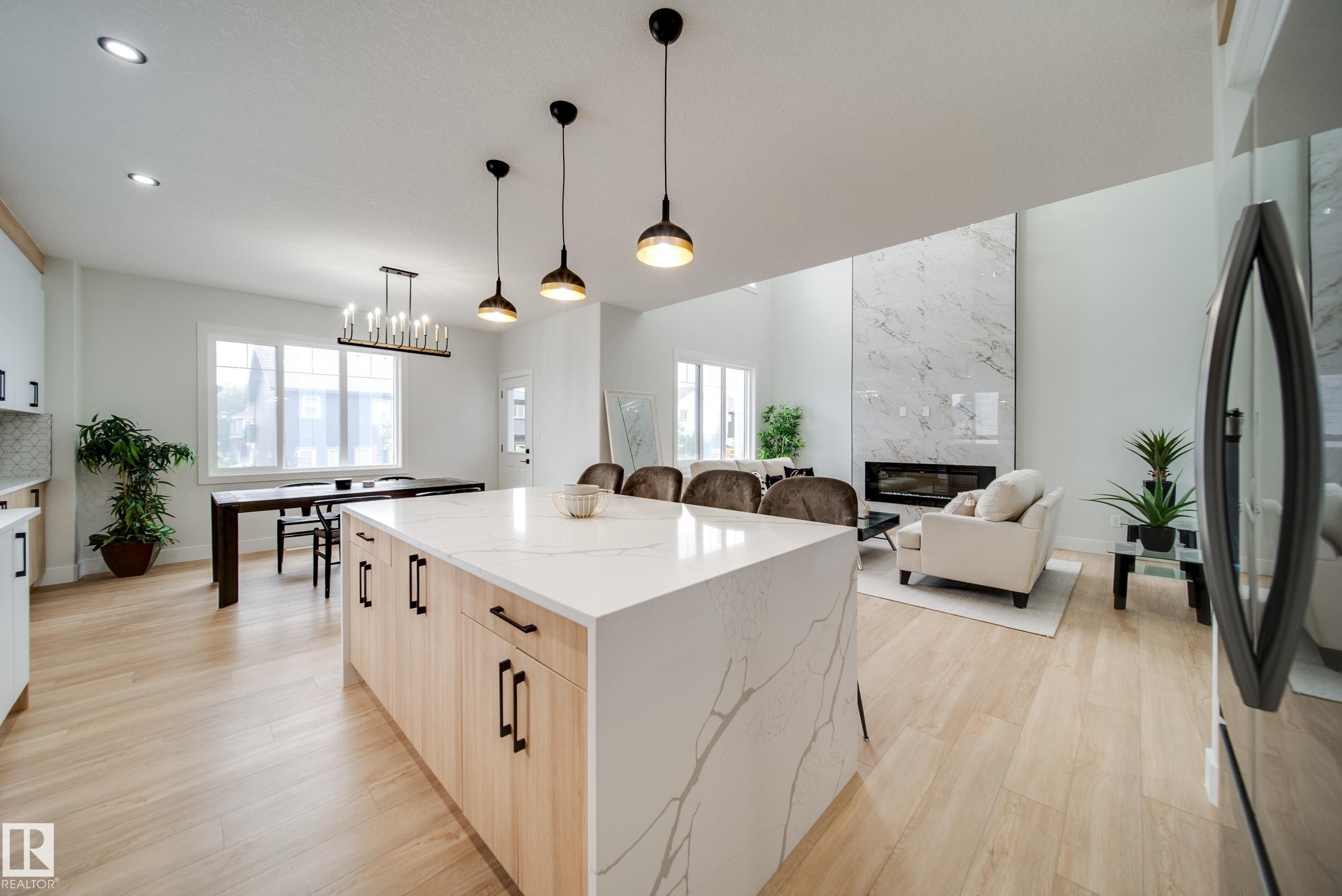 5 Pierwyck Loop, Spruce Grove, AB - Indoor Photo Showing Kitchen With Upgraded Kitchen