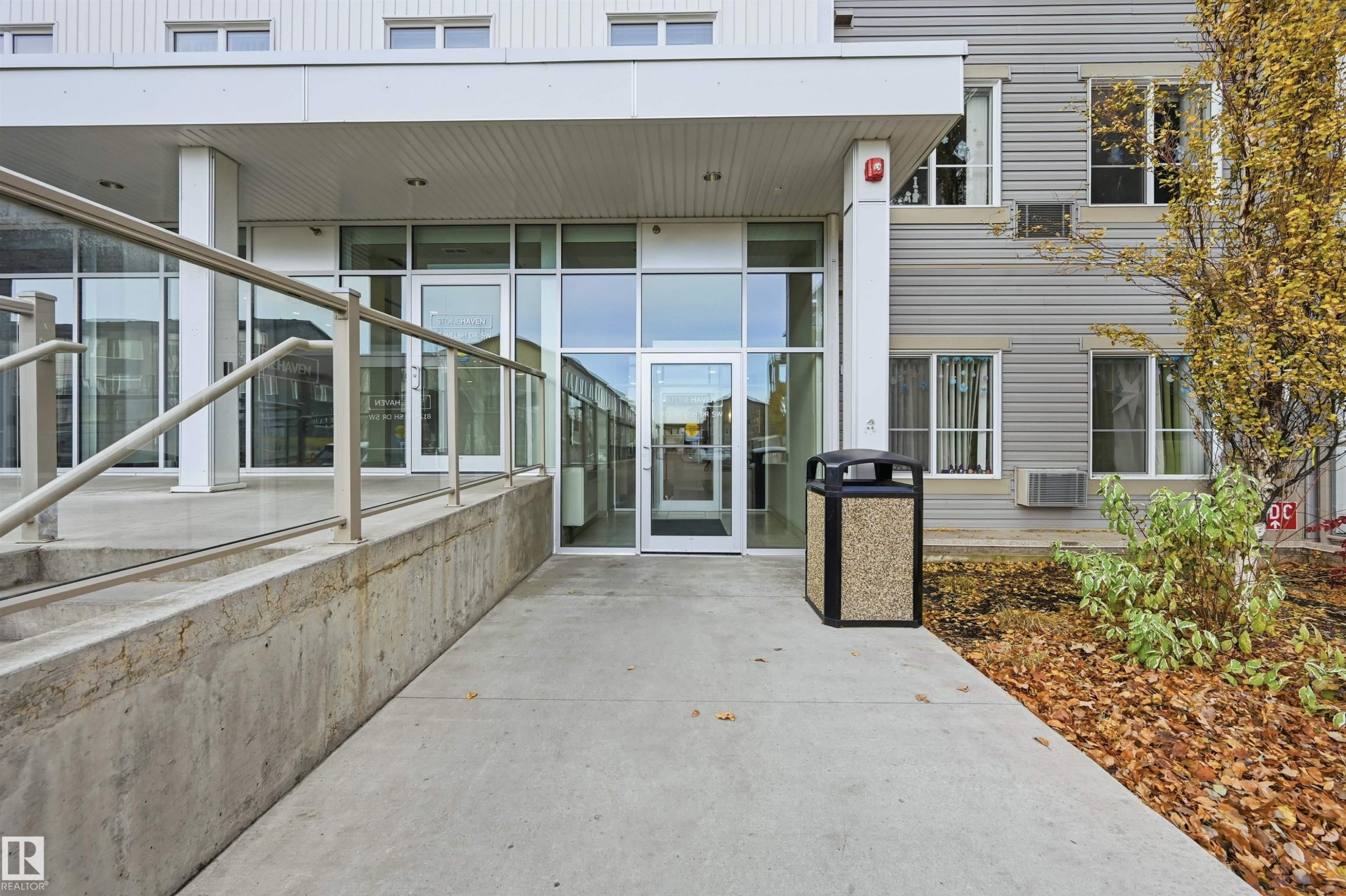 307 812 Welsh Drive, Edmonton, AB - Outdoor