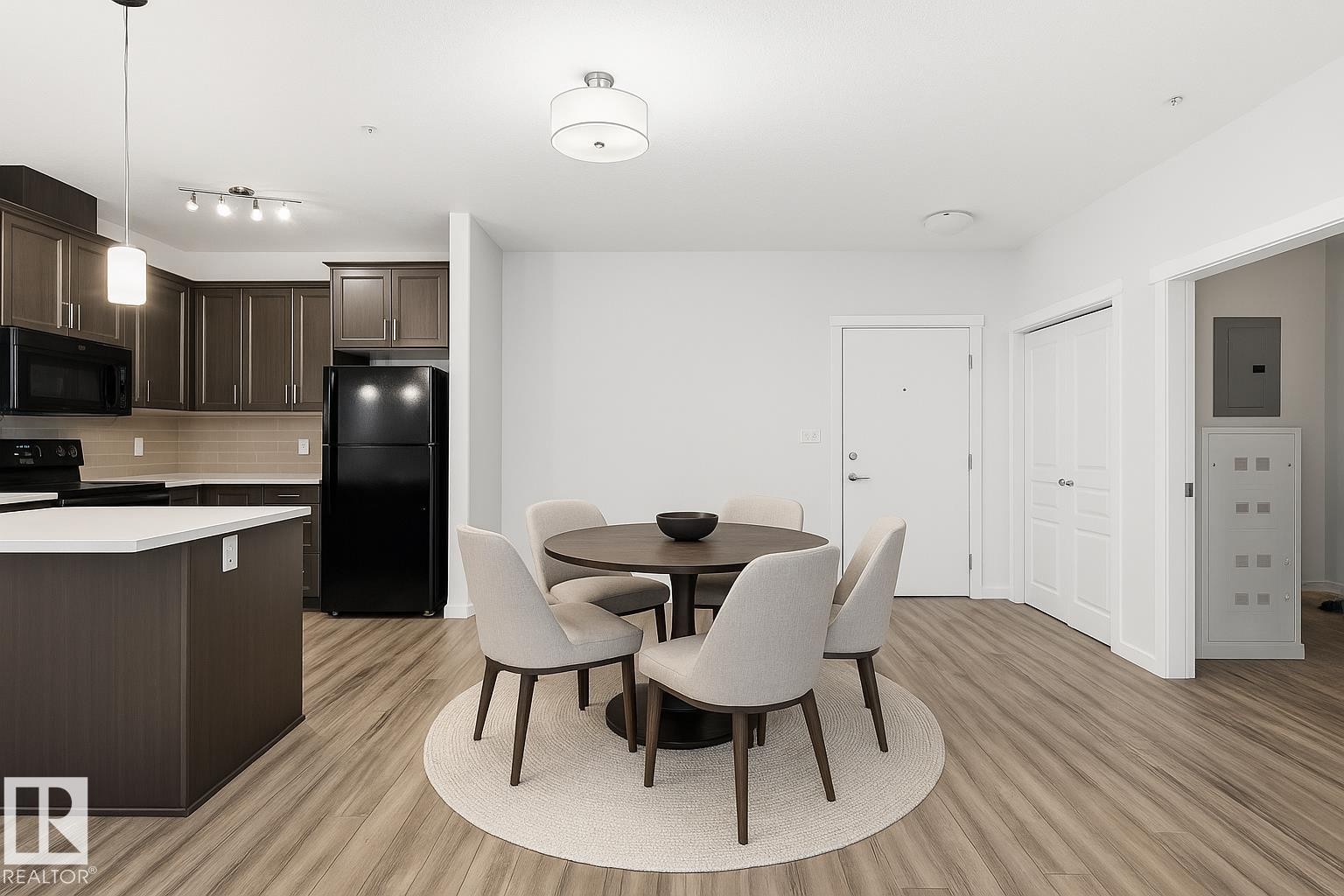 307 812 Welsh Drive, Edmonton, AB - Indoor