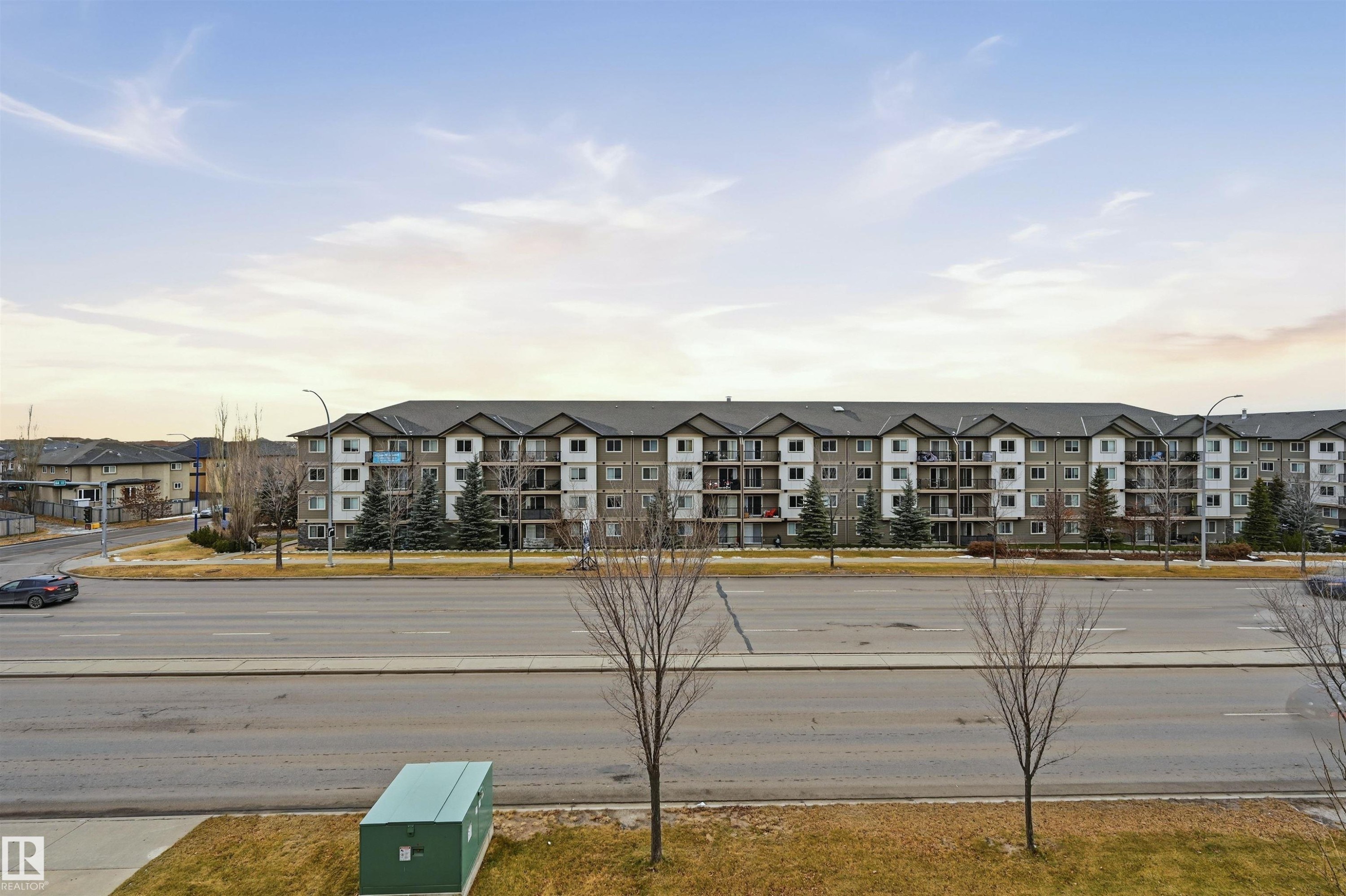 307 812 Welsh Drive, Edmonton, AB - Outdoor