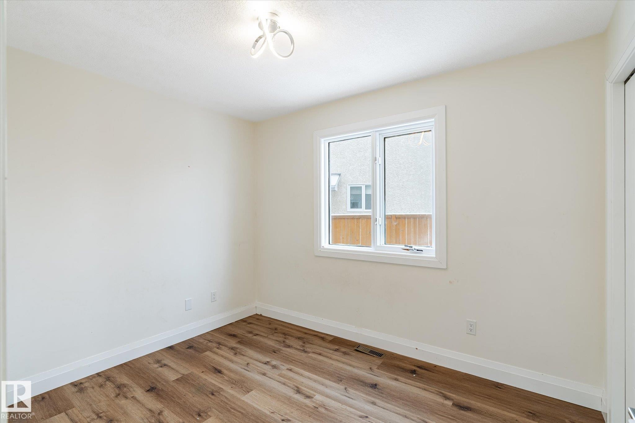 9822 175 Avenue, Edmonton, AB - Indoor Photo Showing Other Room
