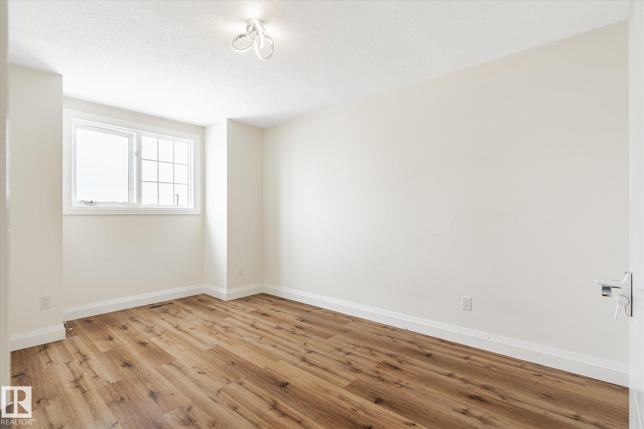 9822 175 Avenue, Edmonton, AB - Indoor Photo Showing Other Room