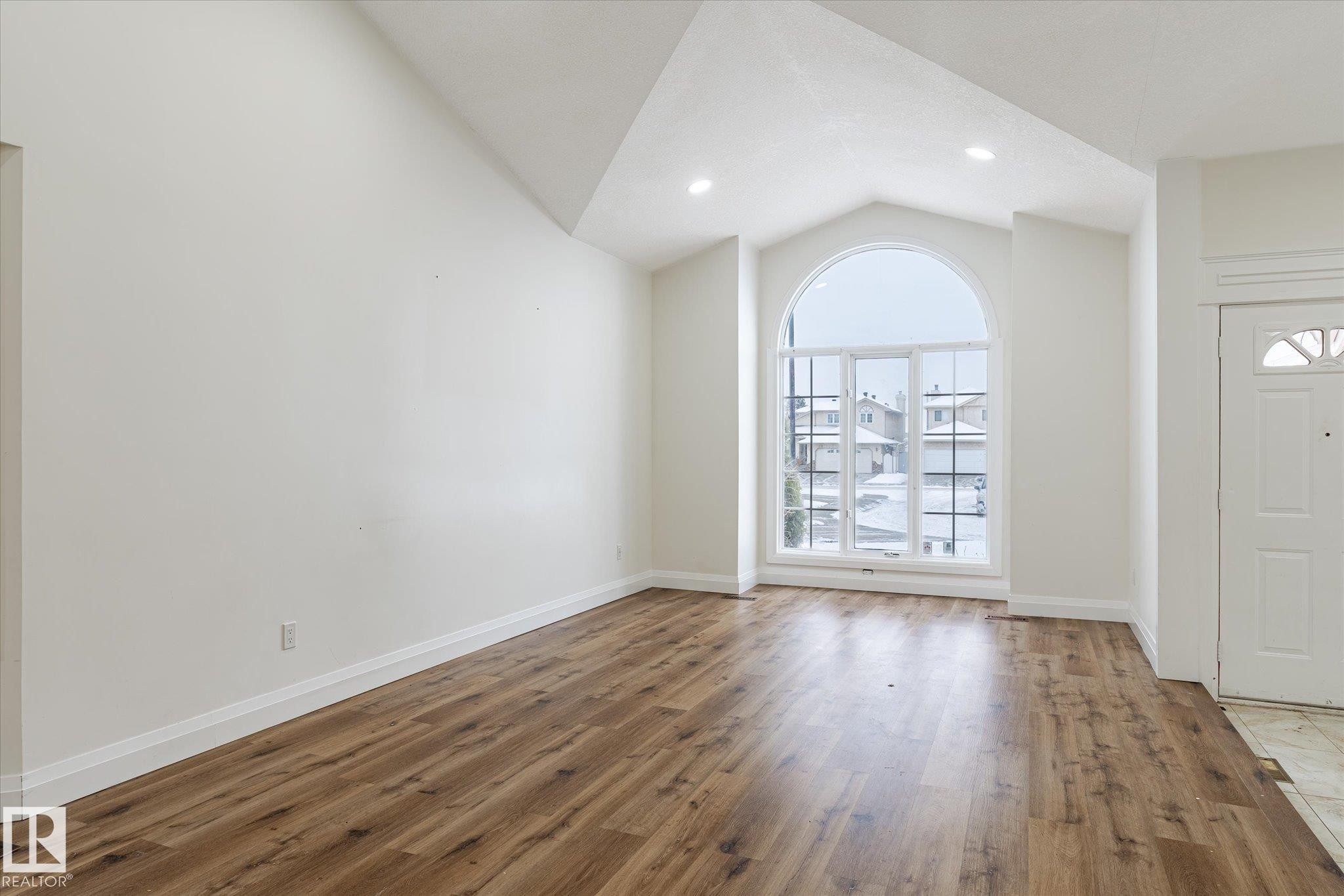 9822 175 Avenue, Edmonton, AB - Indoor Photo Showing Other Room