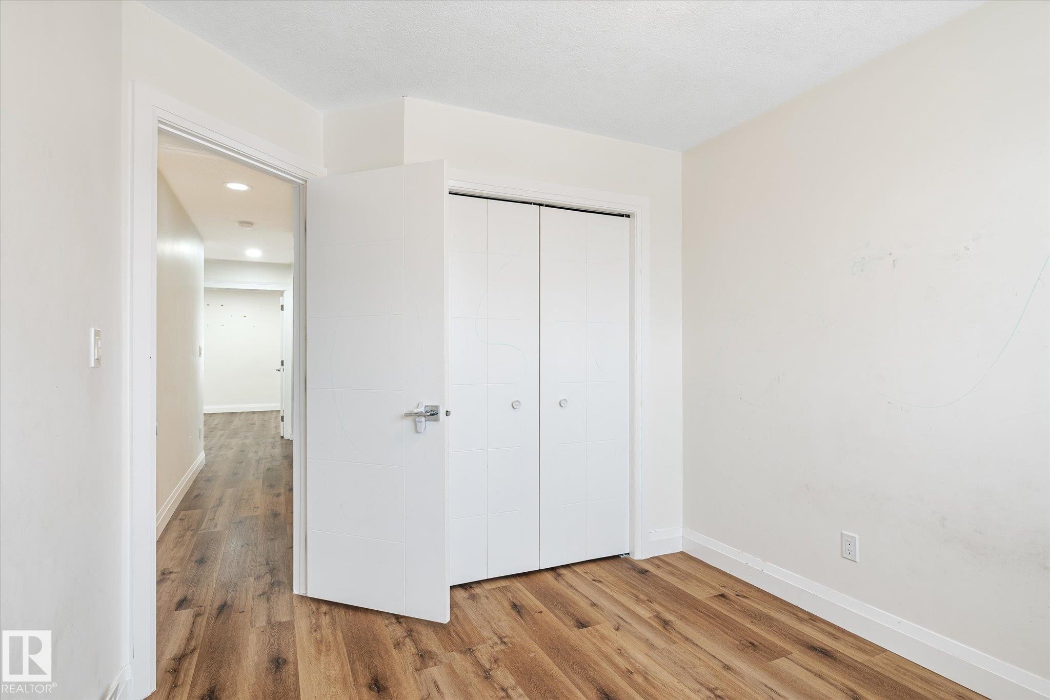 9822 175 Avenue, Edmonton, AB - Indoor Photo Showing Other Room