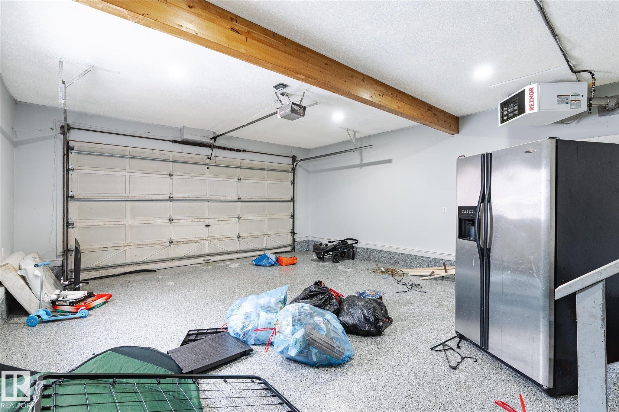 9822 175 Avenue, Edmonton, AB - Indoor Photo Showing Garage