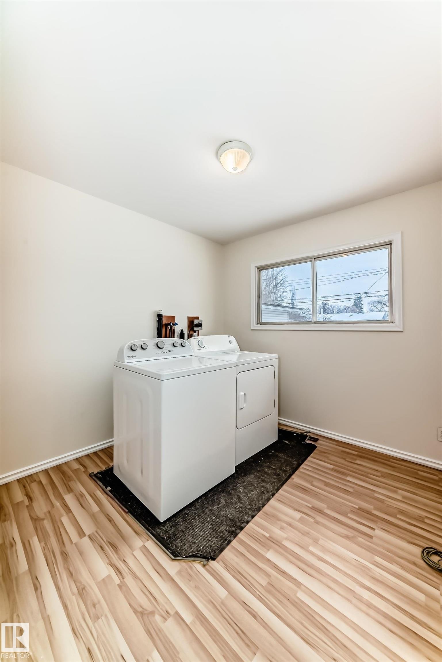 Wetaskiwin, AB - Indoor Photo Showing Laundry Room