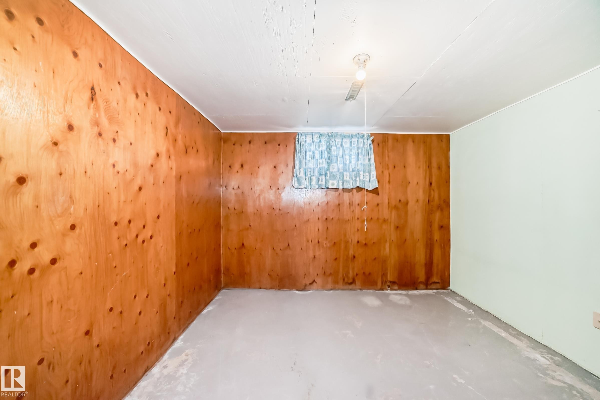 Wetaskiwin, AB - Indoor Photo Showing Other Room