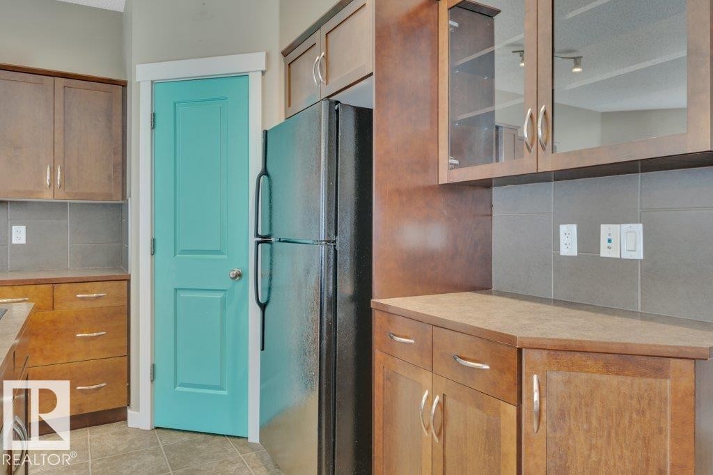 3054 Spence Wynd, Edmonton, AB - Indoor Photo Showing Kitchen