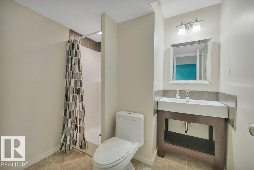 3054 Spence Wynd, Edmonton, AB - Indoor Photo Showing Bathroom