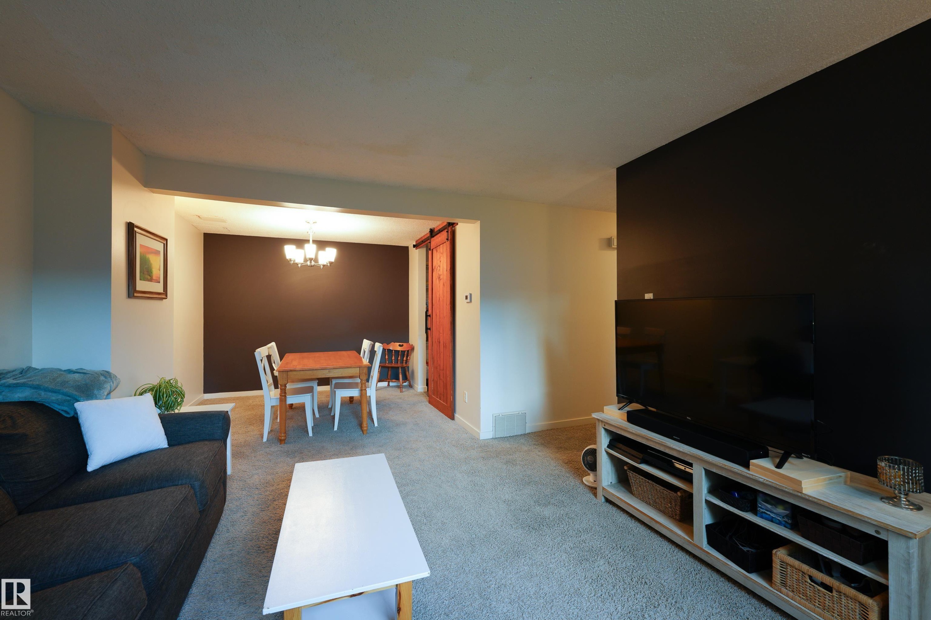 26 Mcleod Place, Edmonton, AB - Indoor Photo Showing Living Room