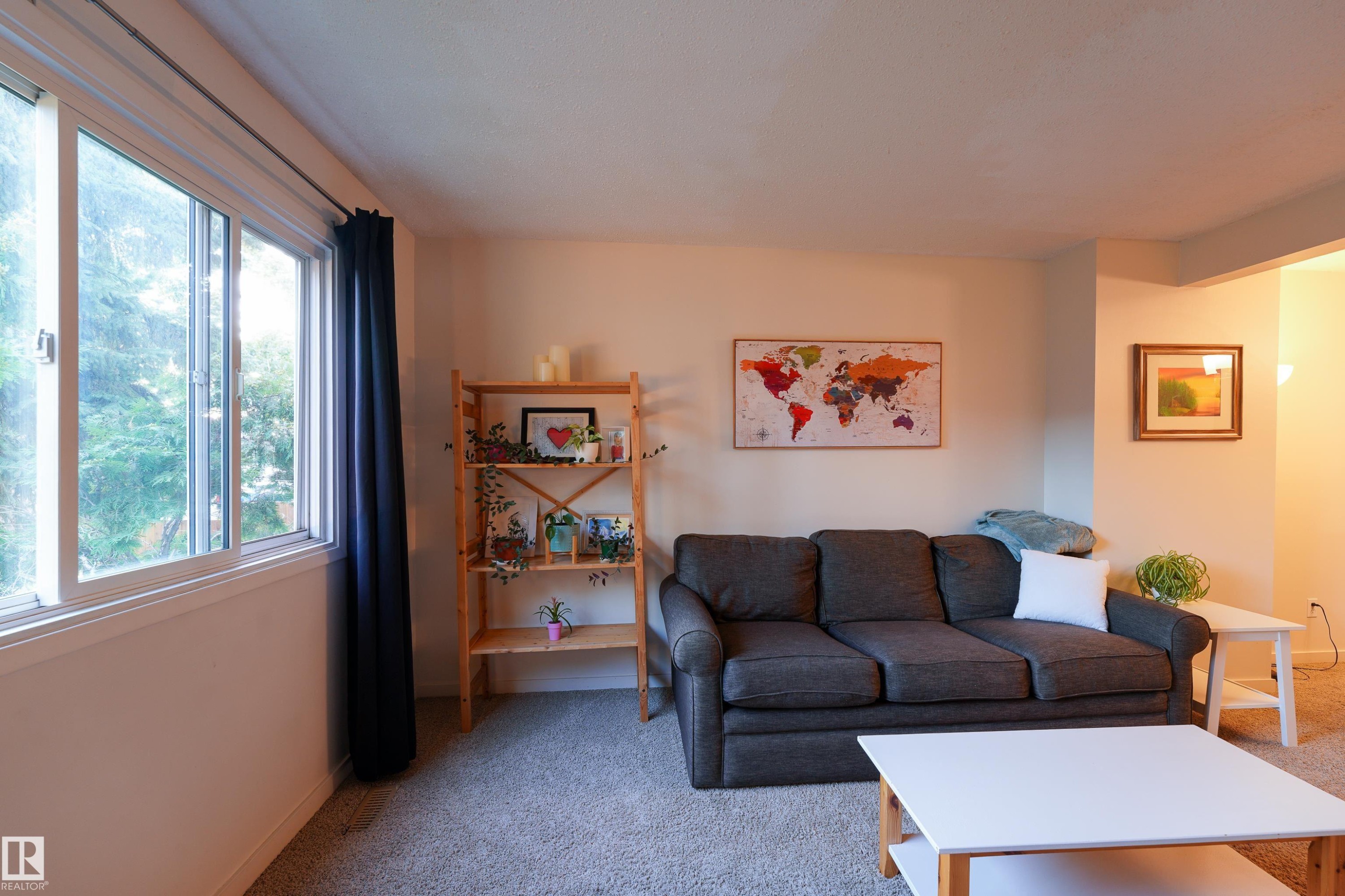26 Mcleod Place, Edmonton, AB - Indoor Photo Showing Living Room