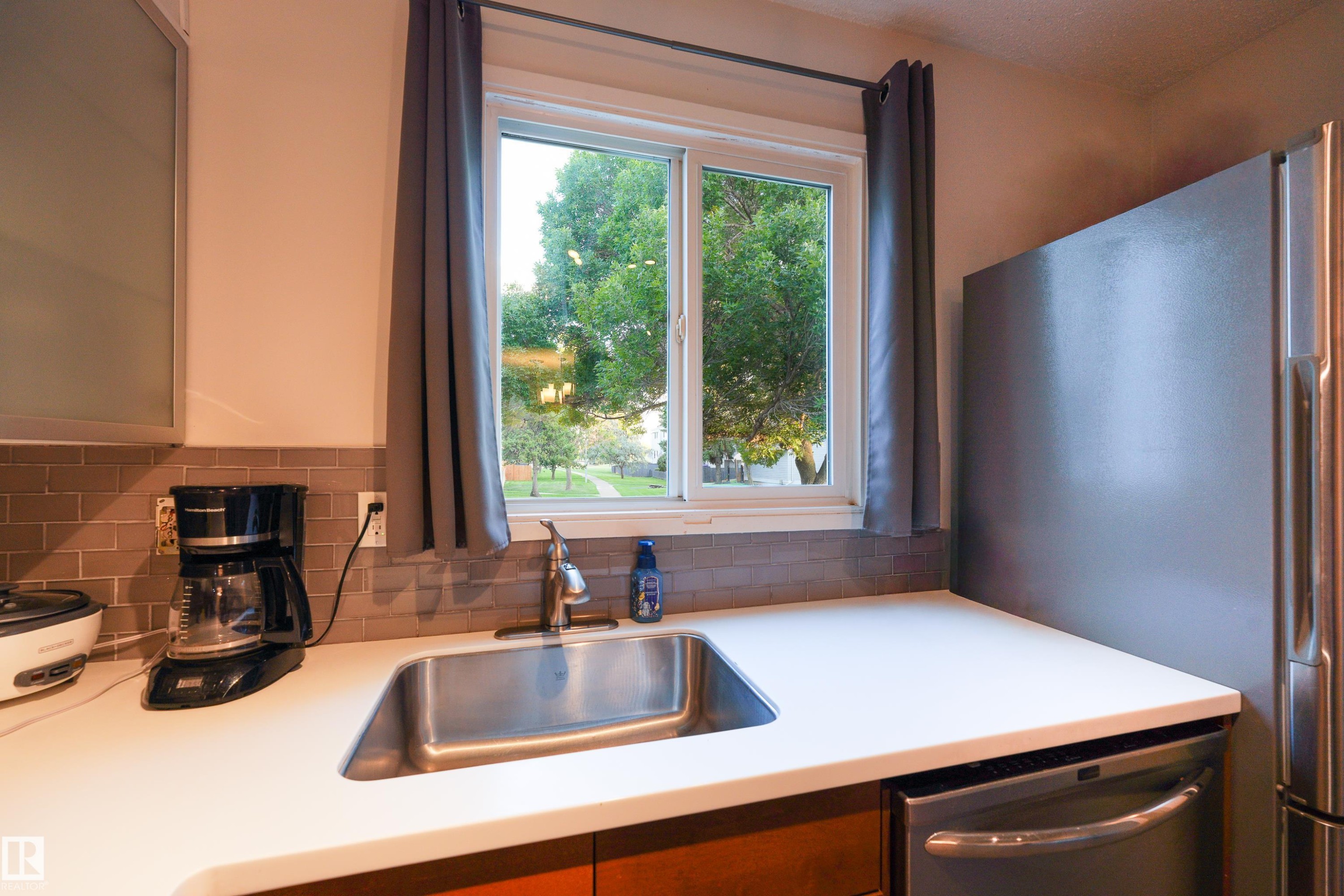 26 Mcleod Place, Edmonton, AB - Indoor Photo Showing Kitchen
