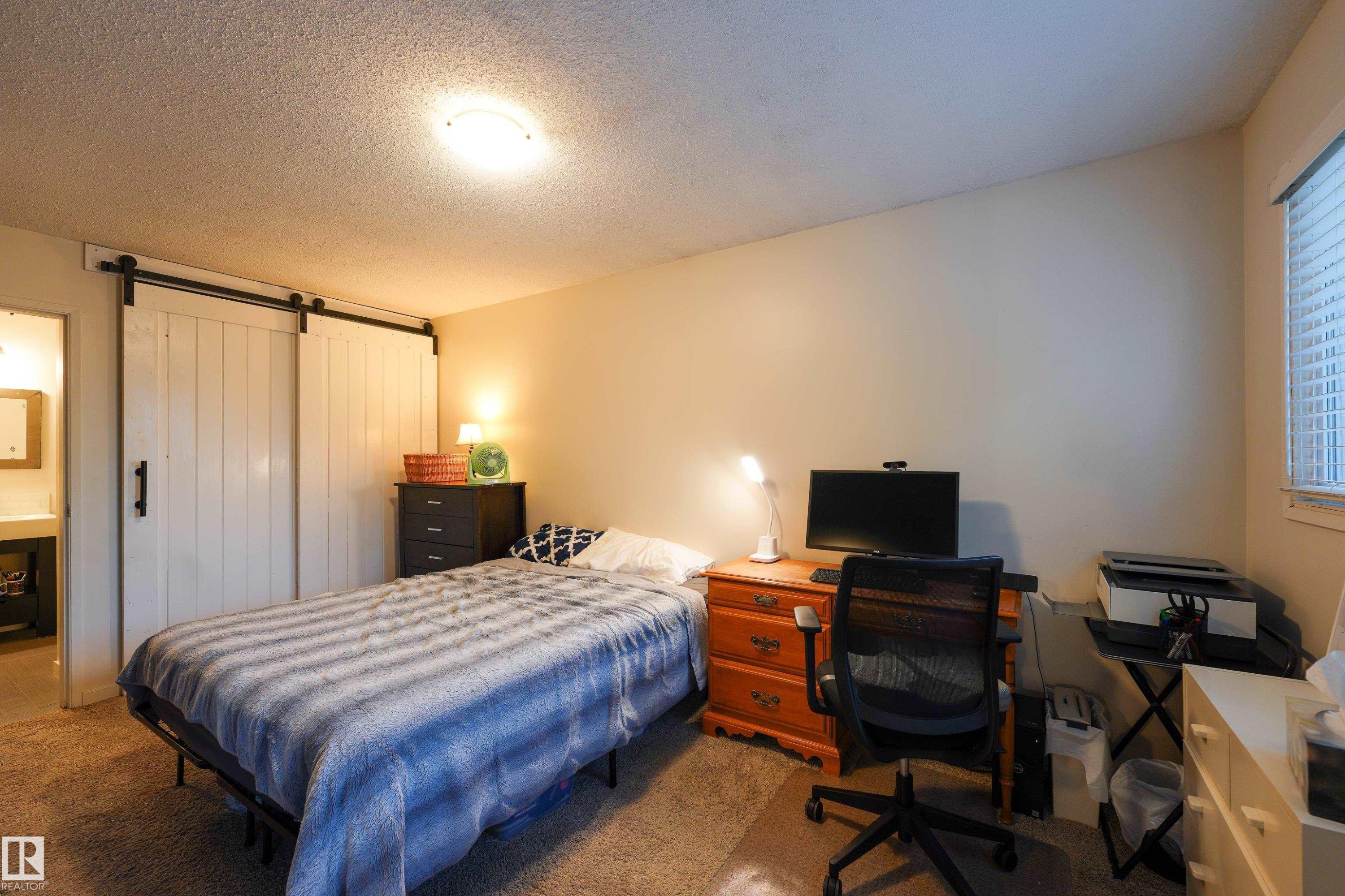26 Mcleod Place, Edmonton, AB - Indoor Photo Showing Bedroom