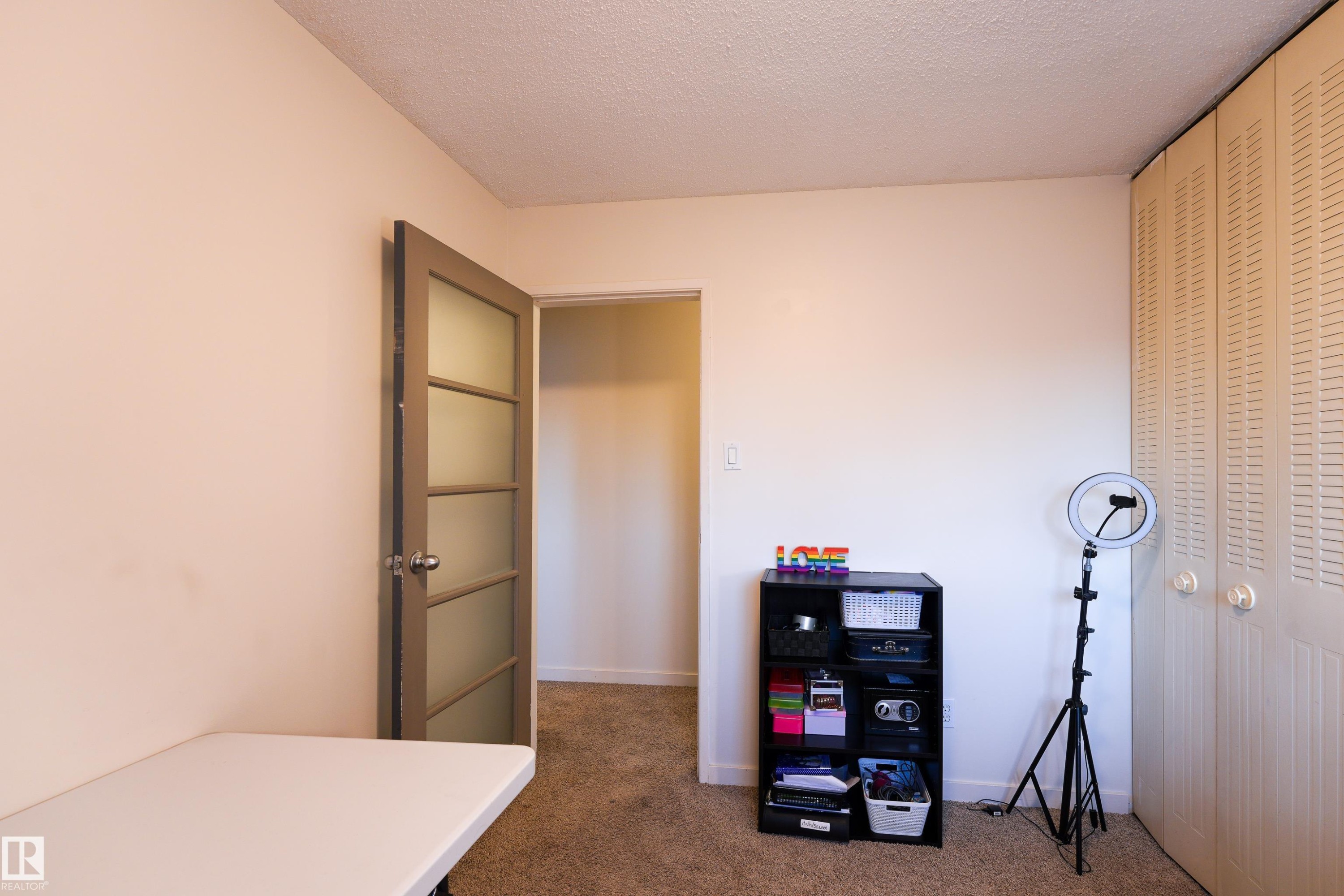 26 Mcleod Place, Edmonton, AB - Indoor