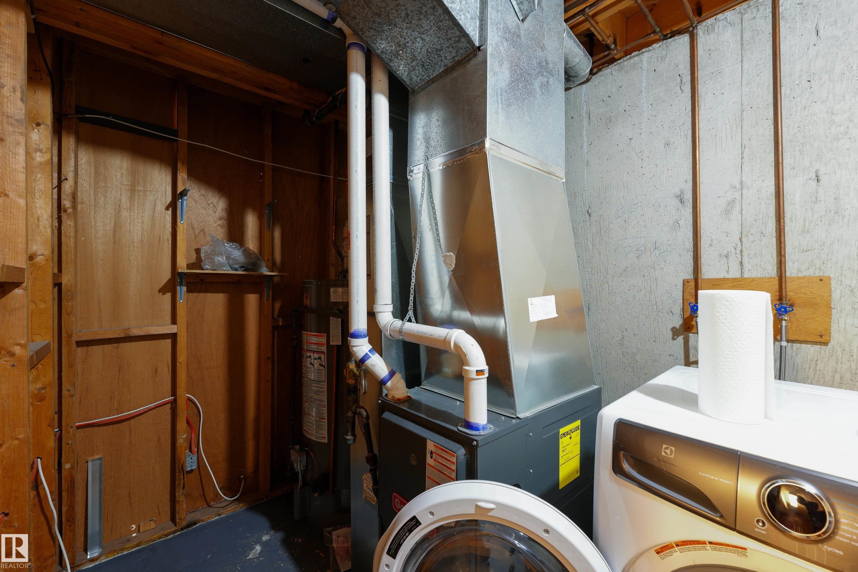 26 Mcleod Place, Edmonton, AB - Indoor Photo Showing Laundry Room