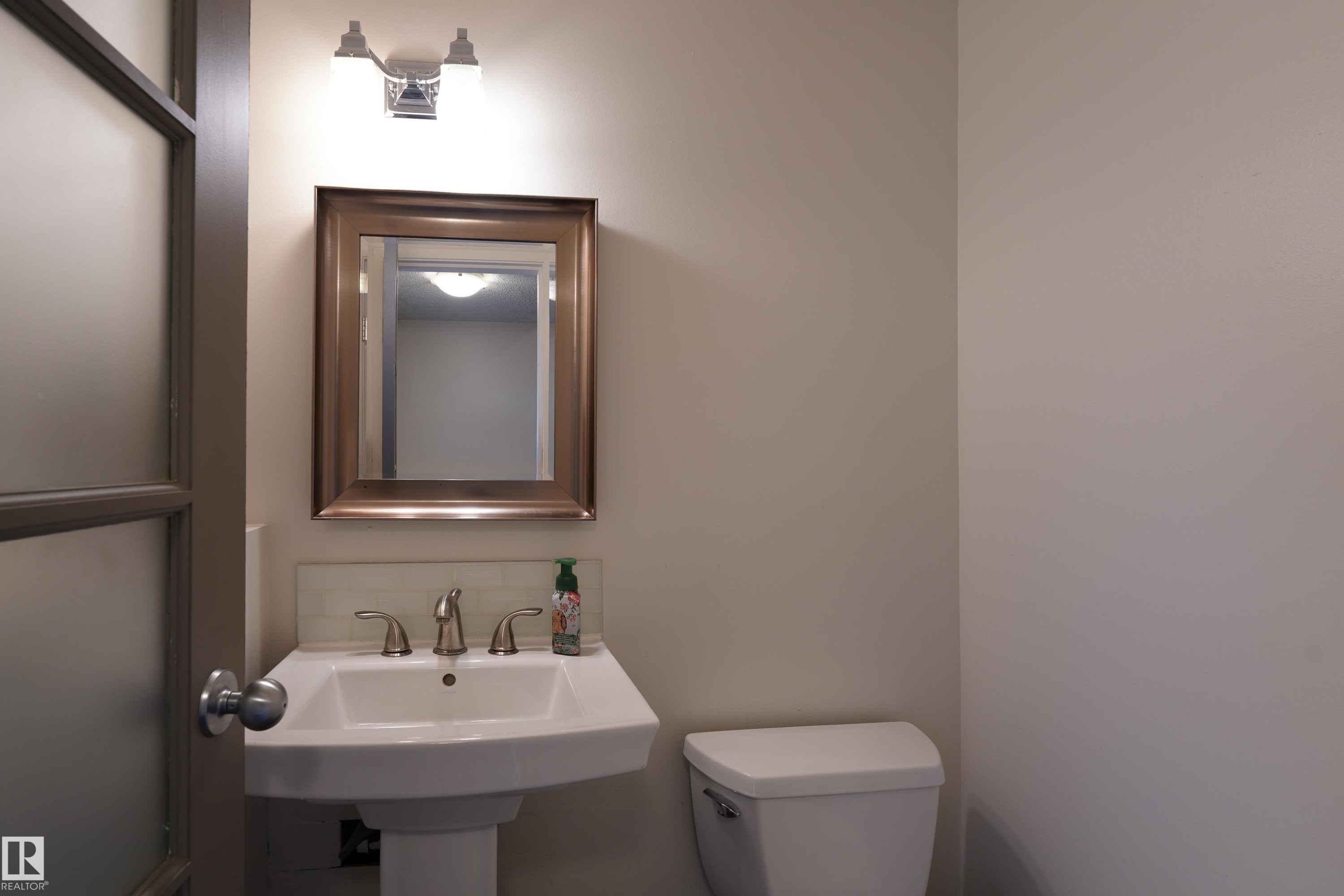 26 Mcleod Place, Edmonton, AB - Indoor Photo Showing Bathroom