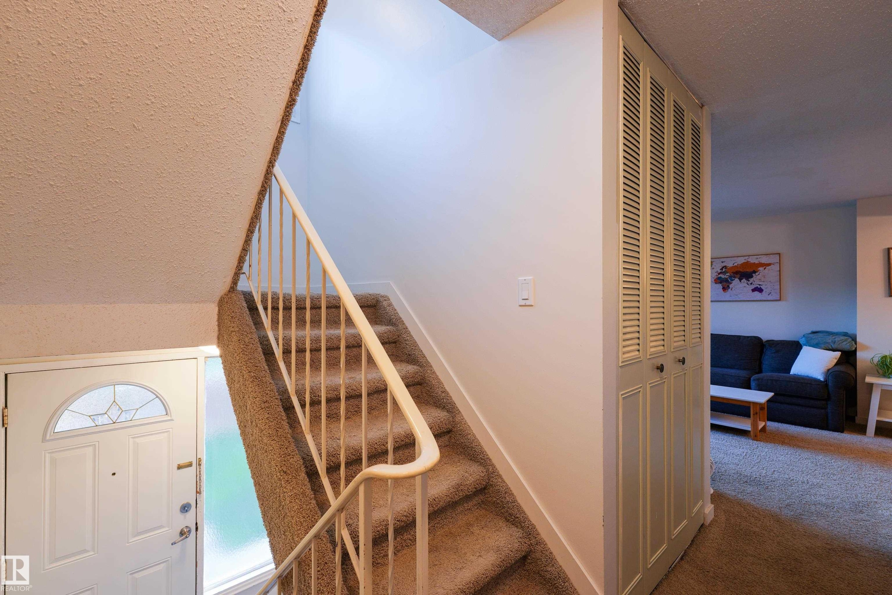 26 Mcleod Place, Edmonton, AB - Indoor Photo Showing Other Room